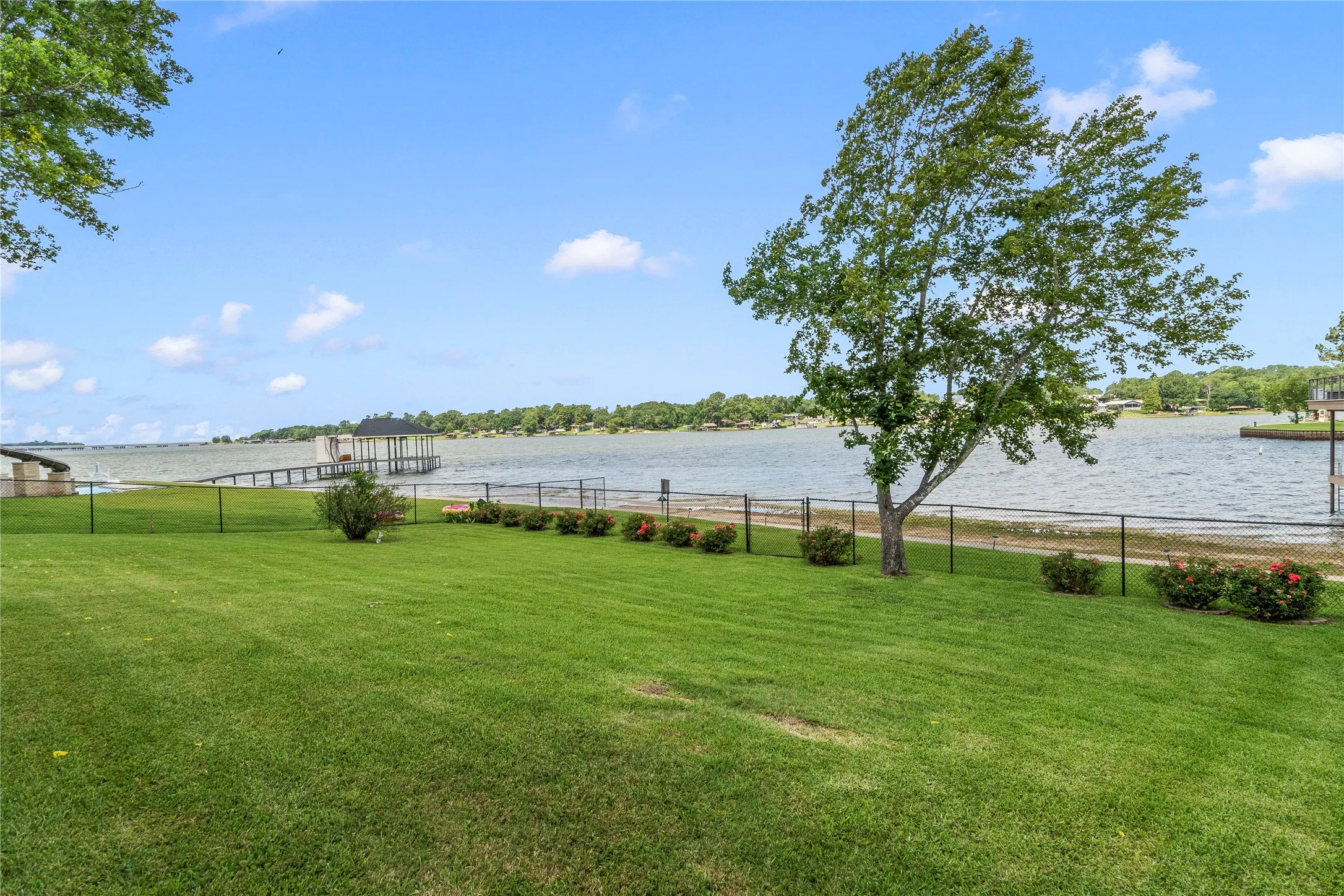 Single Family Residence For Sale in Henderson County , 14808 Shady Trail Circle, Eustace, Texas 75124, 2 Bedroom, 3 Bathroom, 1 Garage spaces, 2,004 Sqft, built in 1970, mls#21307141, Real Estate Agent in Eustace, Homes For Sale in Henderson county, Homes For Sale in Eustace, Realtor in Eustace Texas, Real Estate Brokerage Independent Realty Texas, Luminita Cordes Realtor