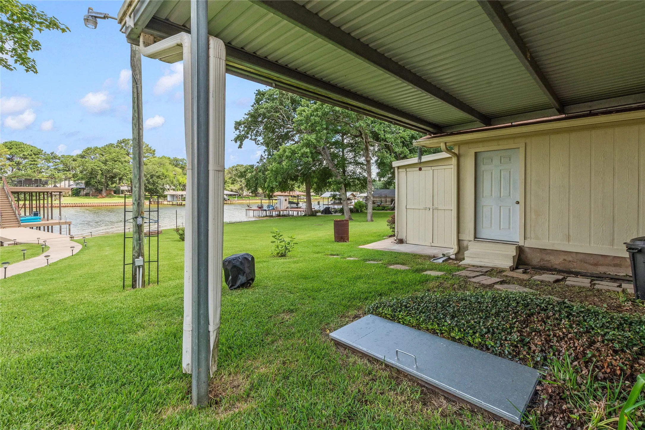 Single Family Residence For Sale in Henderson County , 14808 Shady Trail Circle, Eustace, Texas 75124, 2 Bedroom, 3 Bathroom, 1 Garage spaces, 2,004 Sqft, built in 1970, mls#21307141, Real Estate Agent in Eustace, Homes For Sale in Henderson county, Homes For Sale in Eustace, Realtor in Eustace Texas, Real Estate Brokerage Independent Realty Texas, Luminita Cordes Realtor