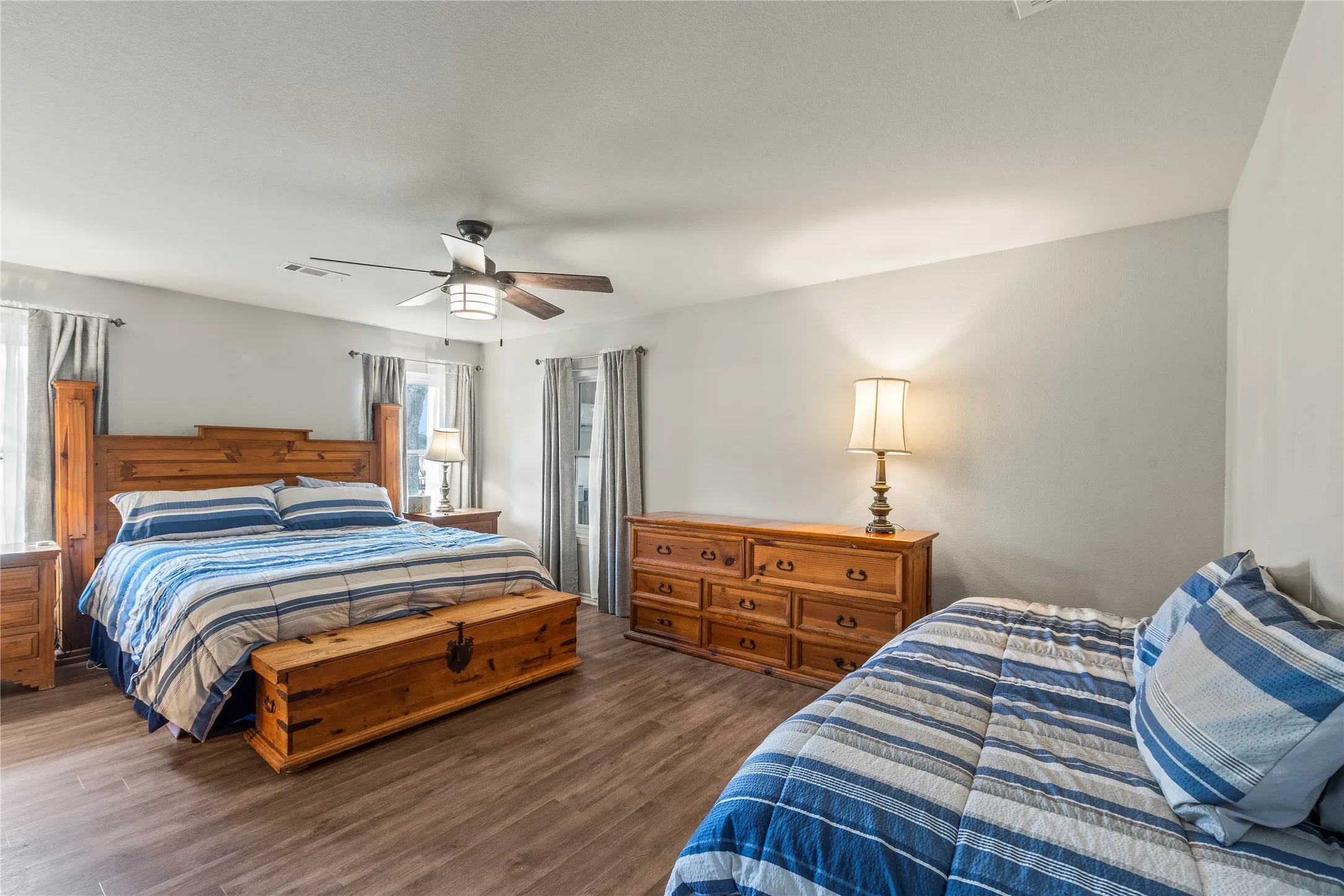 Single Family Residence For Sale in Henderson County , 14808 Shady Trail Circle, Eustace, Texas 75124, 2 Bedroom, 3 Bathroom, 1 Garage spaces, 2,004 Sqft, built in 1970, mls#21307141, Real Estate Agent in Eustace, Homes For Sale in Henderson county, Homes For Sale in Eustace, Realtor in Eustace Texas, Real Estate Brokerage Independent Realty Texas, Luminita Cordes Realtor