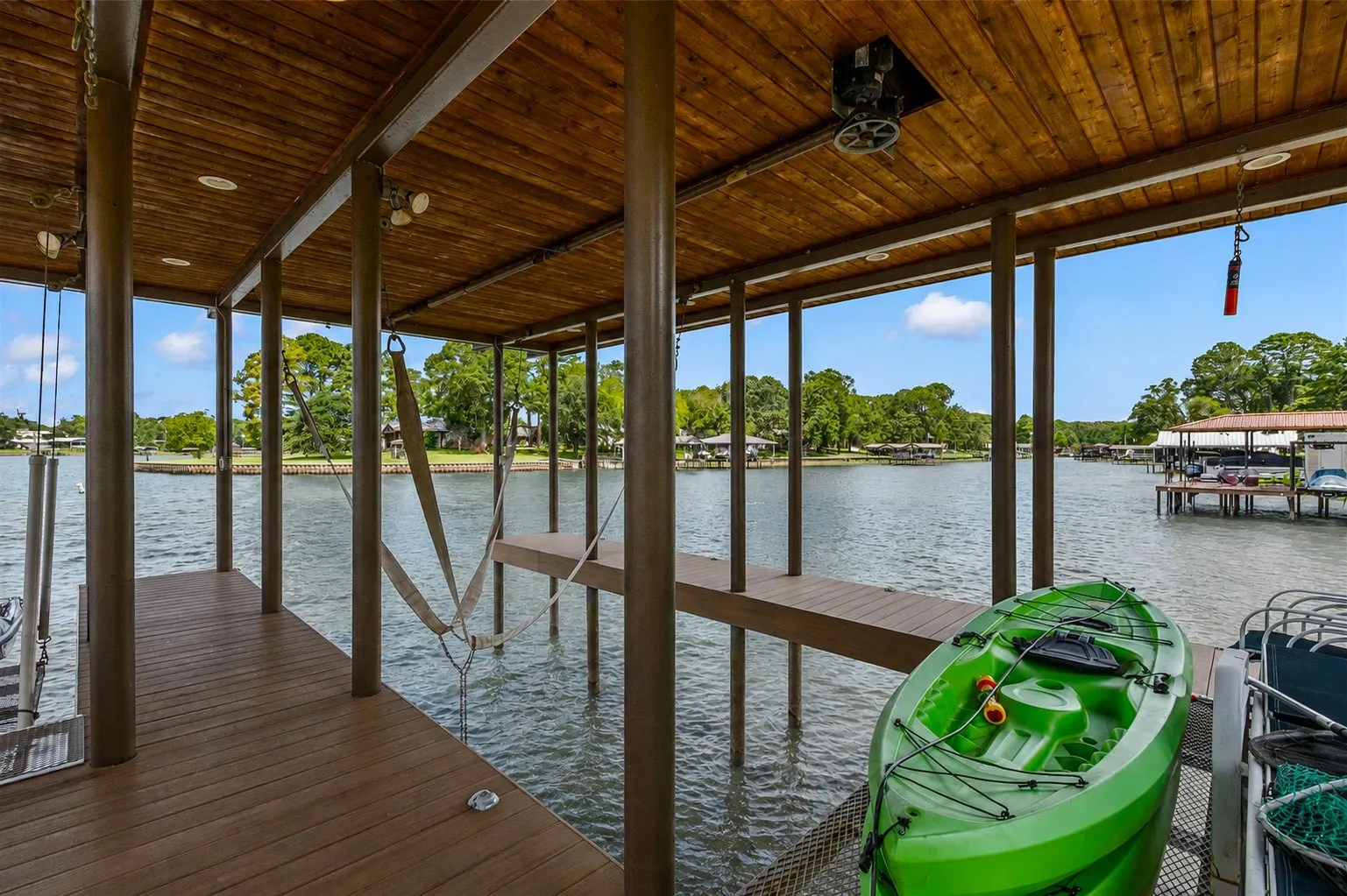 Single Family Residence For Sale in Henderson County , 14808 Shady Trail Circle, Eustace, Texas 75124, 2 Bedroom, 3 Bathroom, 1 Garage spaces, 2,004 Sqft, built in 1970, mls#21307141, Real Estate Agent in Eustace, Homes For Sale in Henderson county, Homes For Sale in Eustace, Realtor in Eustace Texas, Real Estate Brokerage Independent Realty Texas, Luminita Cordes Realtor