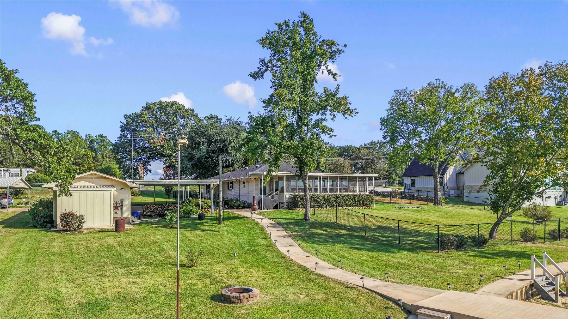 Single Family Residence For Sale in Henderson County , 14808 Shady Trail Circle, Eustace, Texas 75124, 2 Bedroom, 3 Bathroom, 1 Garage spaces, 2,004 Sqft, built in 1970, mls#21307141, Real Estate Agent in Eustace, Homes For Sale in Henderson county, Homes For Sale in Eustace, Realtor in Eustace Texas, Real Estate Brokerage Independent Realty Texas, Luminita Cordes Realtor