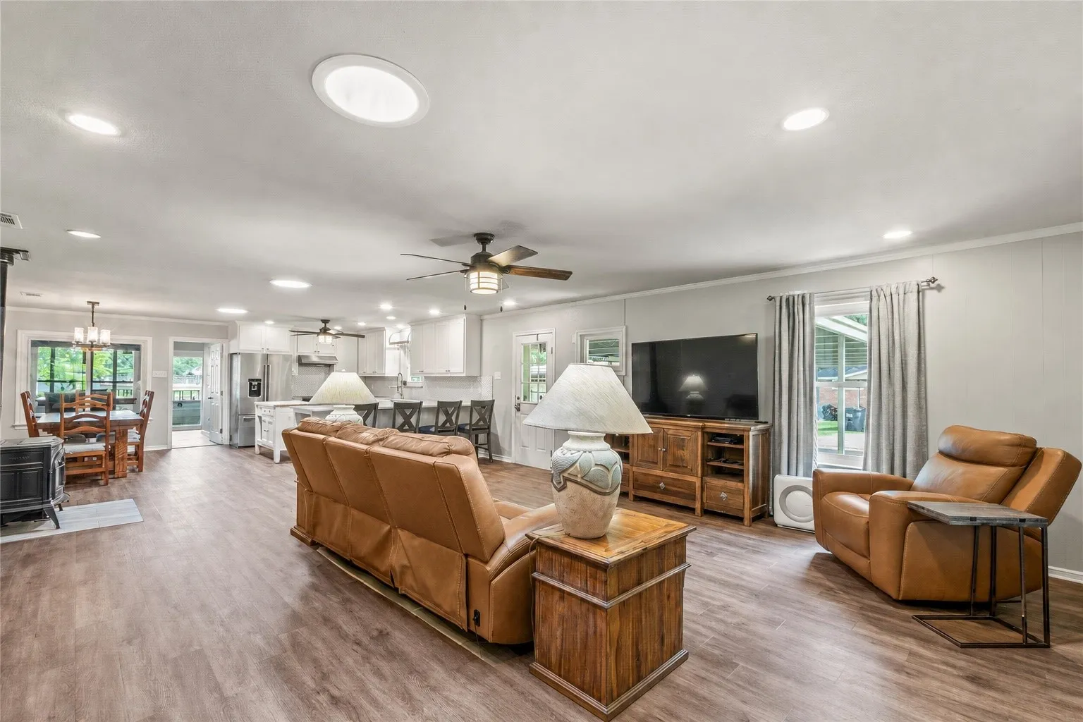 Single Family Residence For Sale in Henderson County , 14808 Shady Trail Circle, Eustace, Texas 75124, 2 Bedroom, 3 Bathroom, 1 Garage spaces, 2,004 Sqft, built in 1970, mls#21307141, Real Estate Agent in Eustace, Homes For Sale in Henderson county, Homes For Sale in Eustace, Realtor in Eustace Texas, Real Estate Brokerage Independent Realty Texas, Luminita Cordes Realtor