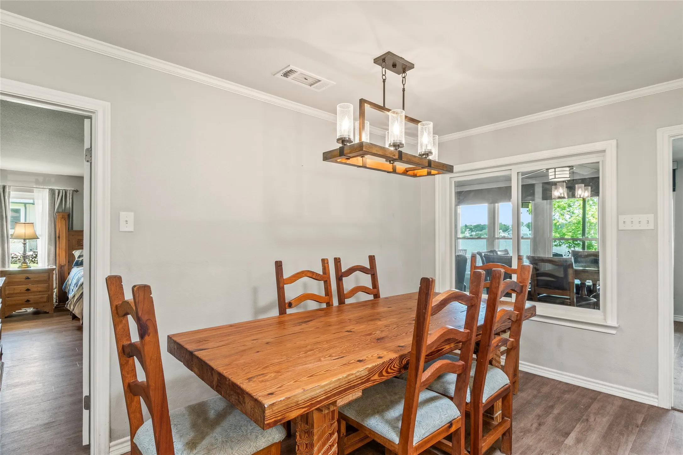 Single Family Residence For Sale in Henderson County , 14808 Shady Trail Circle, Eustace, Texas 75124, 2 Bedroom, 3 Bathroom, 1 Garage spaces, 2,004 Sqft, built in 1970, mls#21307141, Real Estate Agent in Eustace, Homes For Sale in Henderson county, Homes For Sale in Eustace, Realtor in Eustace Texas, Real Estate Brokerage Independent Realty Texas, Luminita Cordes Realtor