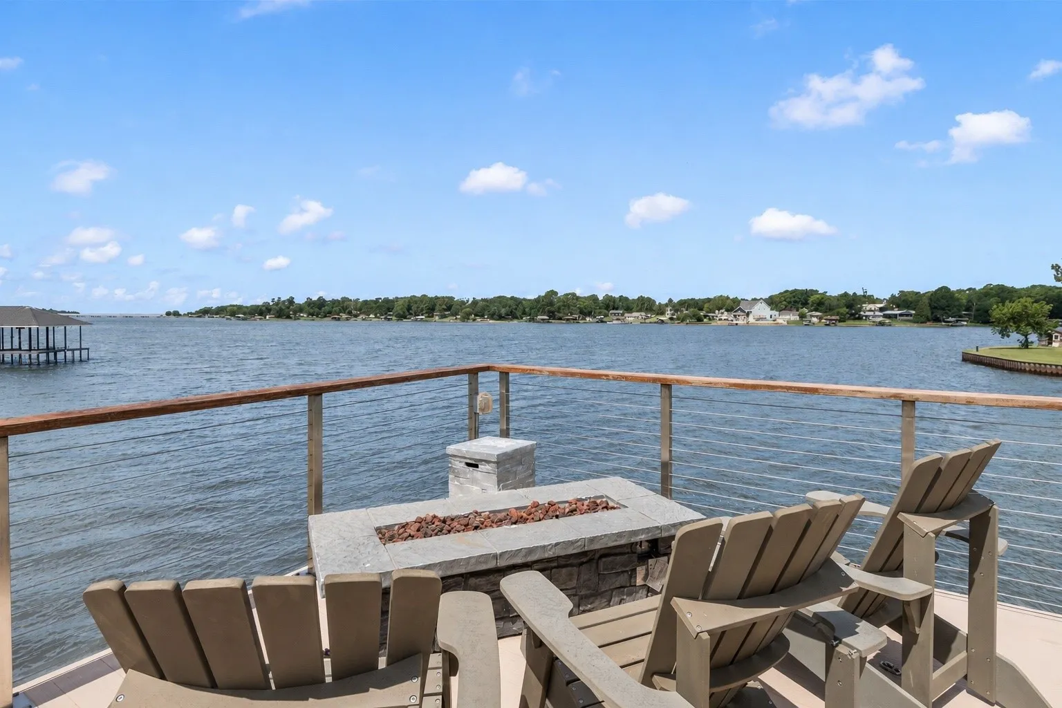 Single Family Residence For Sale in Henderson County , 14808 Shady Trail Circle, Eustace, Texas 75124, 2 Bedroom, 3 Bathroom, 1 Garage spaces, 2,004 Sqft, built in 1970, mls#21307141, Real Estate Agent in Eustace, Homes For Sale in Henderson county, Homes For Sale in Eustace, Realtor in Eustace Texas, Real Estate Brokerage Independent Realty Texas, Luminita Cordes Realtor