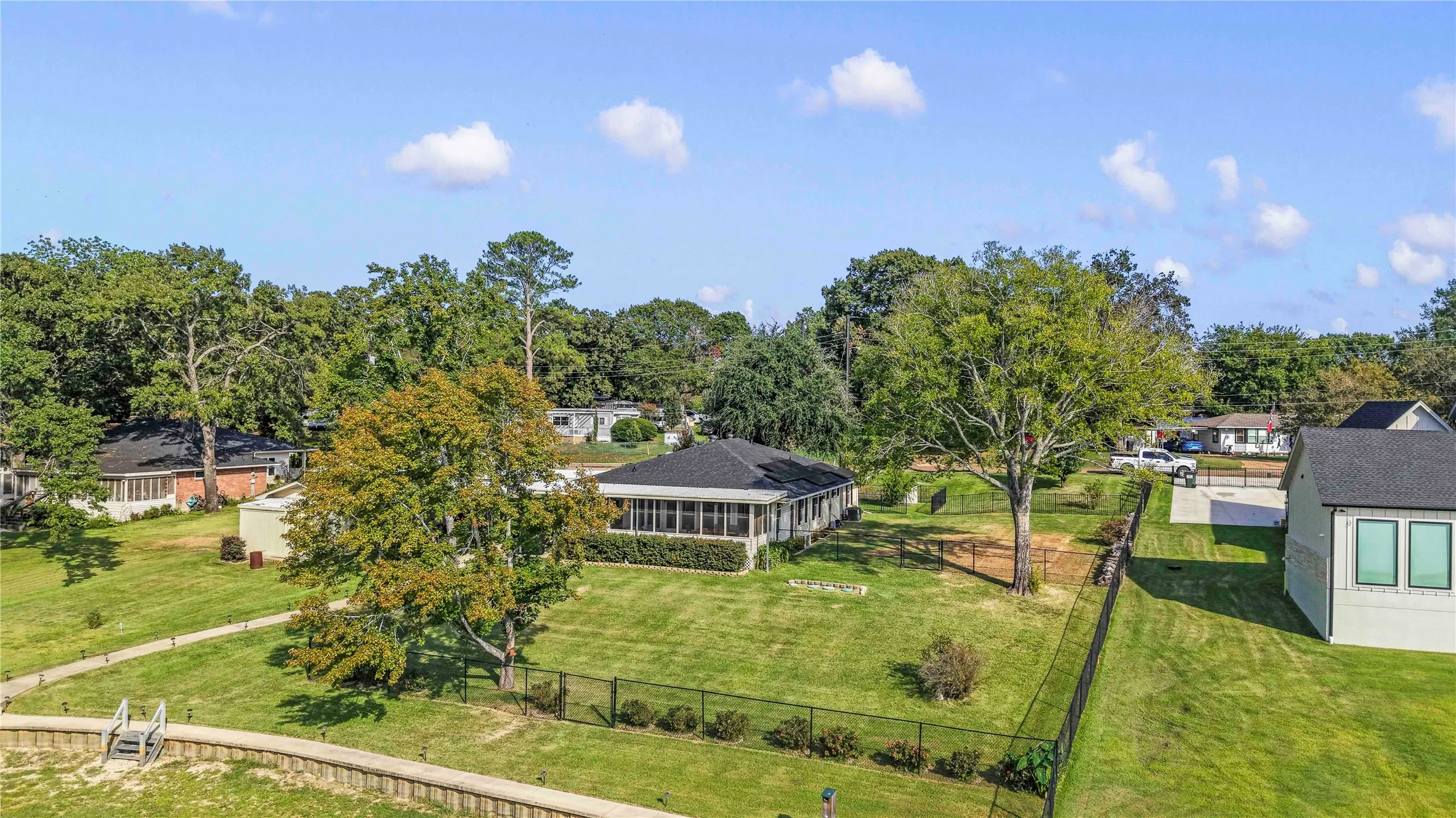 Single Family Residence For Sale in Henderson County , 14808 Shady Trail Circle, Eustace, Texas 75124, 2 Bedroom, 3 Bathroom, 1 Garage spaces, 2,004 Sqft, built in 1970, mls#21307141, Real Estate Agent in Eustace, Homes For Sale in Henderson county, Homes For Sale in Eustace, Realtor in Eustace Texas, Real Estate Brokerage Independent Realty Texas, Luminita Cordes Realtor