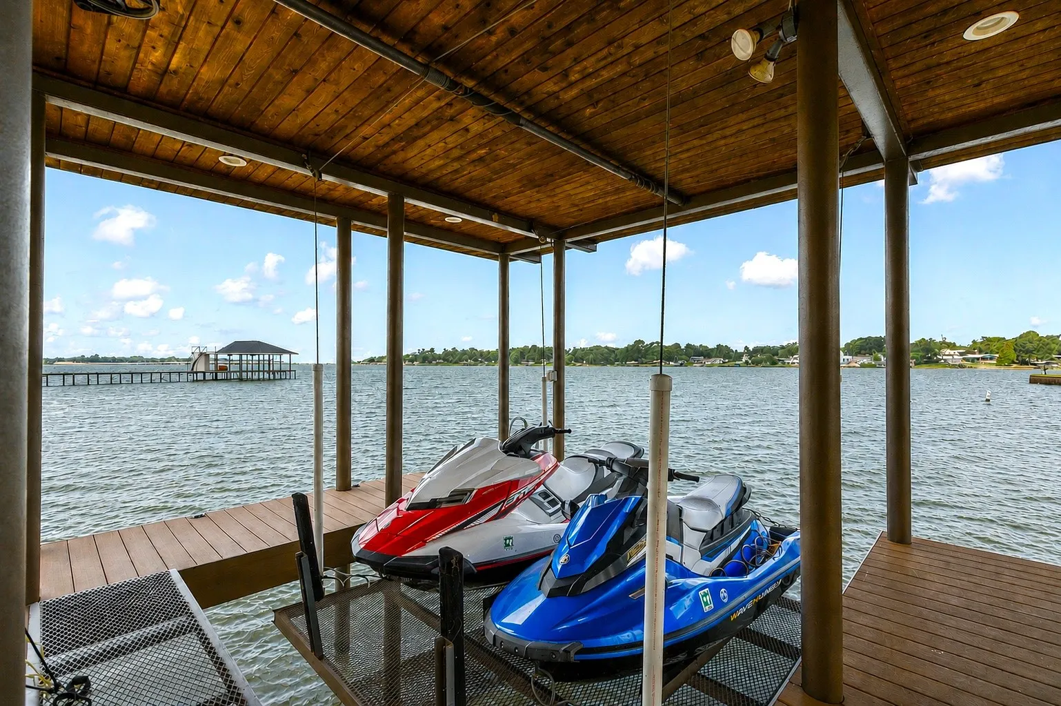Single Family Residence For Sale in Henderson County , 14808 Shady Trail Circle, Eustace, Texas 75124, 2 Bedroom, 3 Bathroom, 1 Garage spaces, 2,004 Sqft, built in 1970, mls#21307141, Real Estate Agent in Eustace, Homes For Sale in Henderson county, Homes For Sale in Eustace, Realtor in Eustace Texas, Real Estate Brokerage Independent Realty Texas, Luminita Cordes Realtor