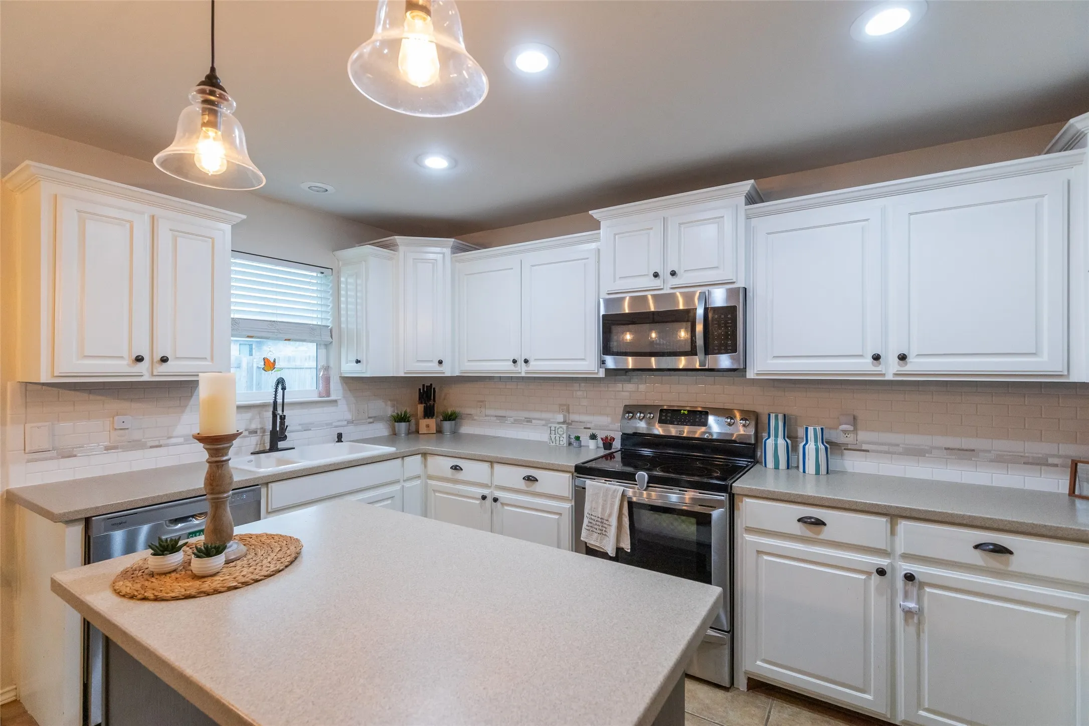 Single Family Residence For Sale in Taylor County , 3133 Sterling Street, Abilene, Texas 79606, 3 Bedroom, 2 Bathroom, 2 Garage spaces, 1,604 Sqft, built in 2008, mls#21307533, Real Estate Agent in Abilene, Homes For Sale in Taylor county, Homes For Sale in Abilene, Realtor in Abilene Texas, Real Estate Brokerage Independent Realty Texas, Luminita Cordes Realtor