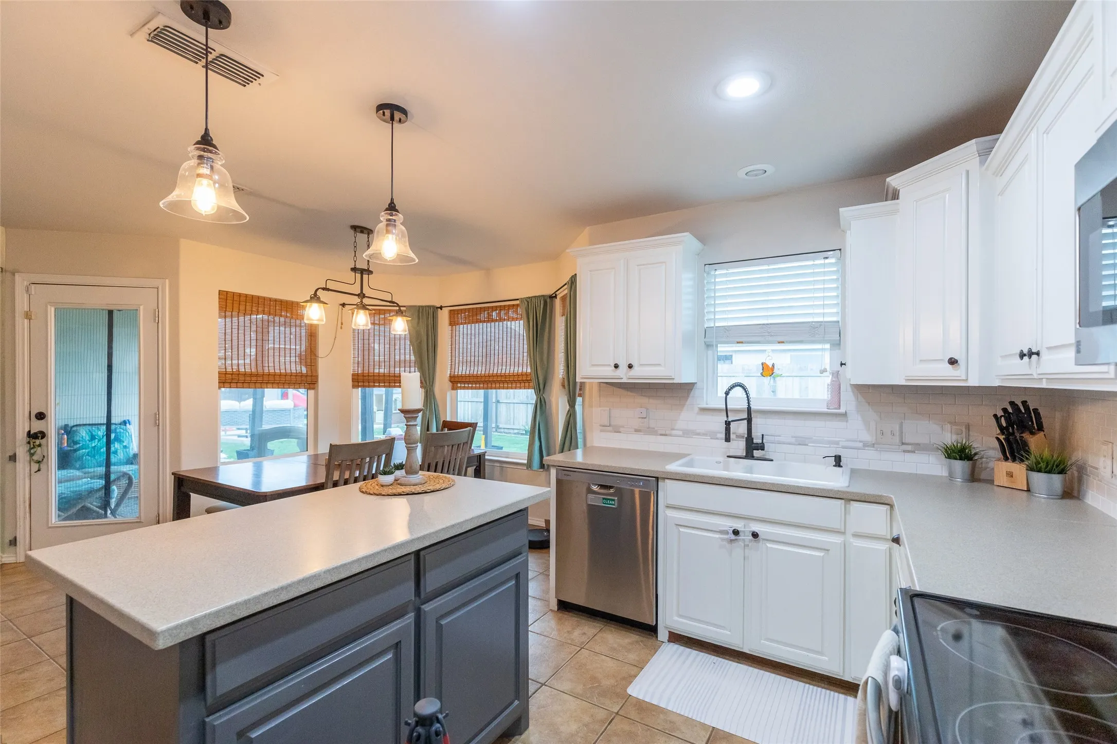 Single Family Residence For Sale in Taylor County , 3133 Sterling Street, Abilene, Texas 79606, 3 Bedroom, 2 Bathroom, 2 Garage spaces, 1,604 Sqft, built in 2008, mls#21307533, Real Estate Agent in Abilene, Homes For Sale in Taylor county, Homes For Sale in Abilene, Realtor in Abilene Texas, Real Estate Brokerage Independent Realty Texas, Luminita Cordes Realtor
