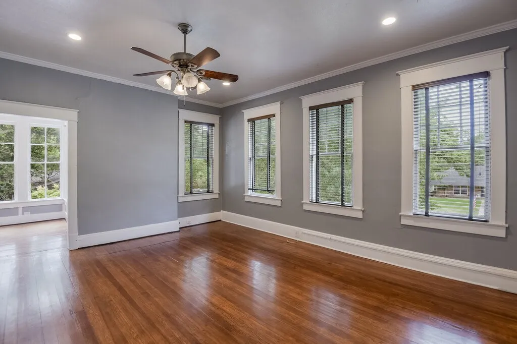 Single Family Residence For Sale in Ellis County , 708 W Marvin Avenue, Waxahachie, Texas 75165, 3 Bedroom, 3 Bathroom, 1 Garage spaces, 2,844 Sqft, built in 1913, mls#21308097, Real Estate Agent in Waxahachie, Homes For Sale in Ellis county, Homes For Sale in Waxahachie, Realtor in Waxahachie Texas, Real Estate Brokerage Independent Realty Texas, Luminita Cordes Realtor