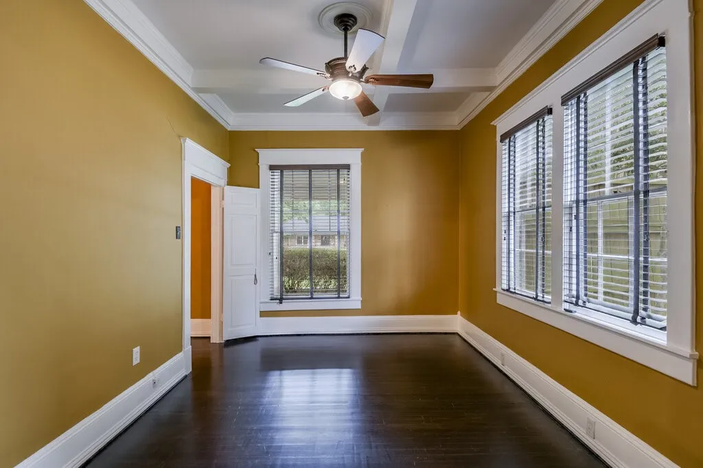 Single Family Residence For Sale in Ellis County , 708 W Marvin Avenue, Waxahachie, Texas 75165, 3 Bedroom, 3 Bathroom, 1 Garage spaces, 2,844 Sqft, built in 1913, mls#21308097, Real Estate Agent in Waxahachie, Homes For Sale in Ellis county, Homes For Sale in Waxahachie, Realtor in Waxahachie Texas, Real Estate Brokerage Independent Realty Texas, Luminita Cordes Realtor