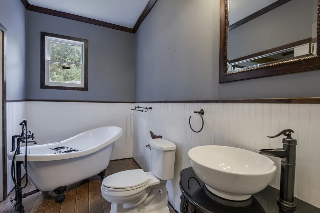 Single Family Residence For Sale in Ellis County , 708 W Marvin Avenue, Waxahachie, Texas 75165, 3 Bedroom, 3 Bathroom, 1 Garage spaces, 2,844 Sqft, built in 1913, mls#21308097, Real Estate Agent in Waxahachie, Homes For Sale in Ellis county, Homes For Sale in Waxahachie, Realtor in Waxahachie Texas, Real Estate Brokerage Independent Realty Texas, Luminita Cordes Realtor