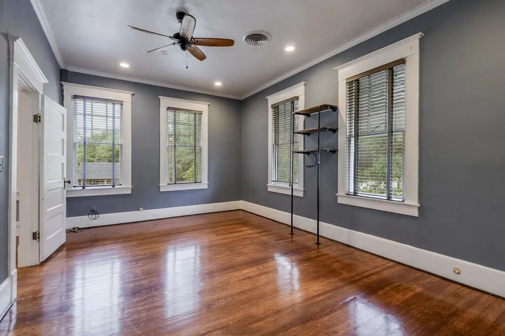 Single Family Residence For Sale in Ellis County , 708 W Marvin Avenue, Waxahachie, Texas 75165, 3 Bedroom, 3 Bathroom, 1 Garage spaces, 2,844 Sqft, built in 1913, mls#21308097, Real Estate Agent in Waxahachie, Homes For Sale in Ellis county, Homes For Sale in Waxahachie, Realtor in Waxahachie Texas, Real Estate Brokerage Independent Realty Texas, Luminita Cordes Realtor