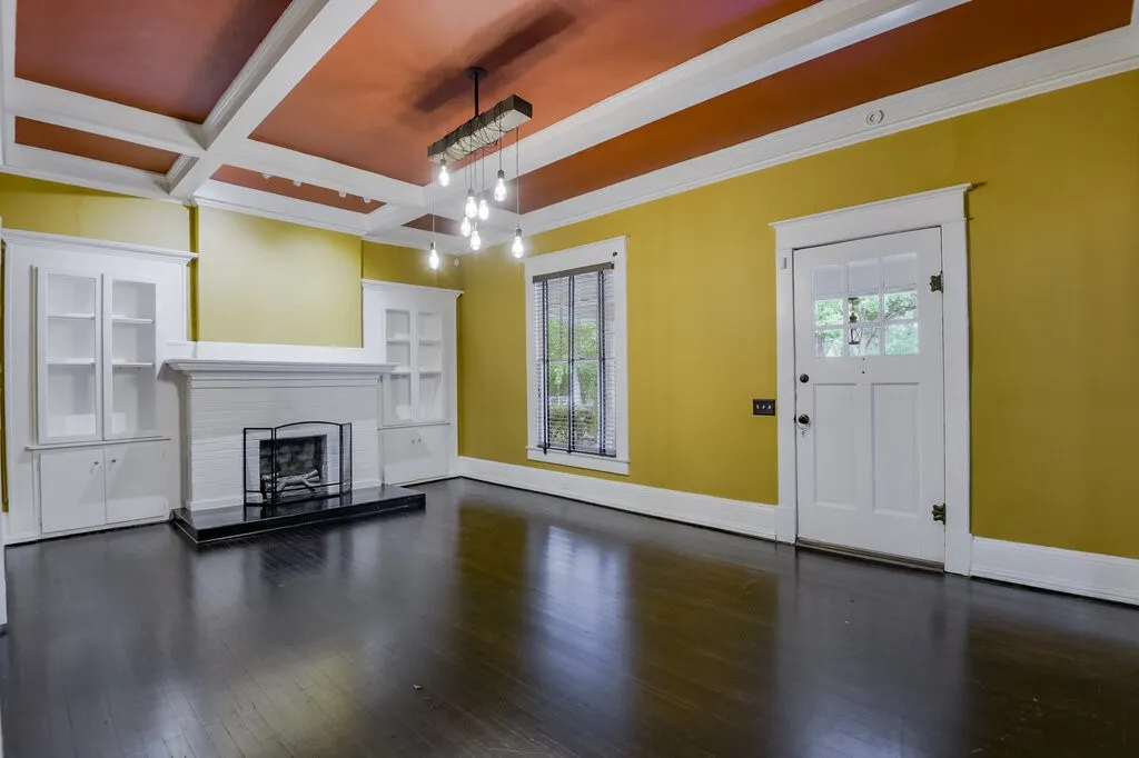 Single Family Residence For Sale in Ellis County , 708 W Marvin Avenue, Waxahachie, Texas 75165, 3 Bedroom, 3 Bathroom, 1 Garage spaces, 2,844 Sqft, built in 1913, mls#21308097, Real Estate Agent in Waxahachie, Homes For Sale in Ellis county, Homes For Sale in Waxahachie, Realtor in Waxahachie Texas, Real Estate Brokerage Independent Realty Texas, Luminita Cordes Realtor