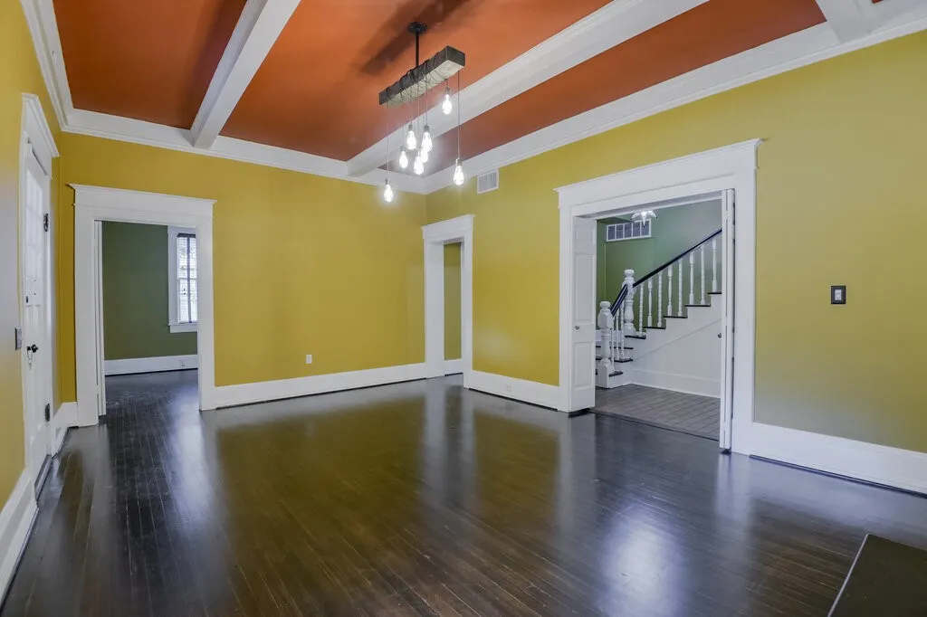 Single Family Residence For Sale in Ellis County , 708 W Marvin Avenue, Waxahachie, Texas 75165, 3 Bedroom, 3 Bathroom, 1 Garage spaces, 2,844 Sqft, built in 1913, mls#21308097, Real Estate Agent in Waxahachie, Homes For Sale in Ellis county, Homes For Sale in Waxahachie, Realtor in Waxahachie Texas, Real Estate Brokerage Independent Realty Texas, Luminita Cordes Realtor