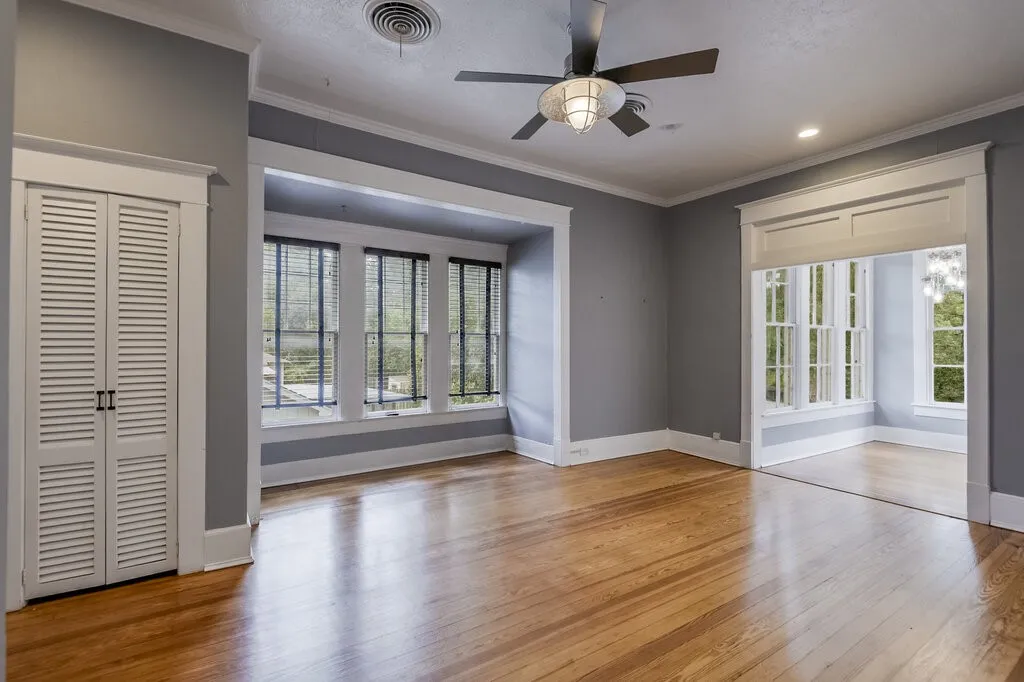 Single Family Residence For Sale in Ellis County , 708 W Marvin Avenue, Waxahachie, Texas 75165, 3 Bedroom, 3 Bathroom, 1 Garage spaces, 2,844 Sqft, built in 1913, mls#21308097, Real Estate Agent in Waxahachie, Homes For Sale in Ellis county, Homes For Sale in Waxahachie, Realtor in Waxahachie Texas, Real Estate Brokerage Independent Realty Texas, Luminita Cordes Realtor