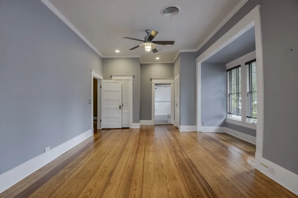 Single Family Residence For Sale in Ellis County , 708 W Marvin Avenue, Waxahachie, Texas 75165, 3 Bedroom, 3 Bathroom, 1 Garage spaces, 2,844 Sqft, built in 1913, mls#21308097, Real Estate Agent in Waxahachie, Homes For Sale in Ellis county, Homes For Sale in Waxahachie, Realtor in Waxahachie Texas, Real Estate Brokerage Independent Realty Texas, Luminita Cordes Realtor