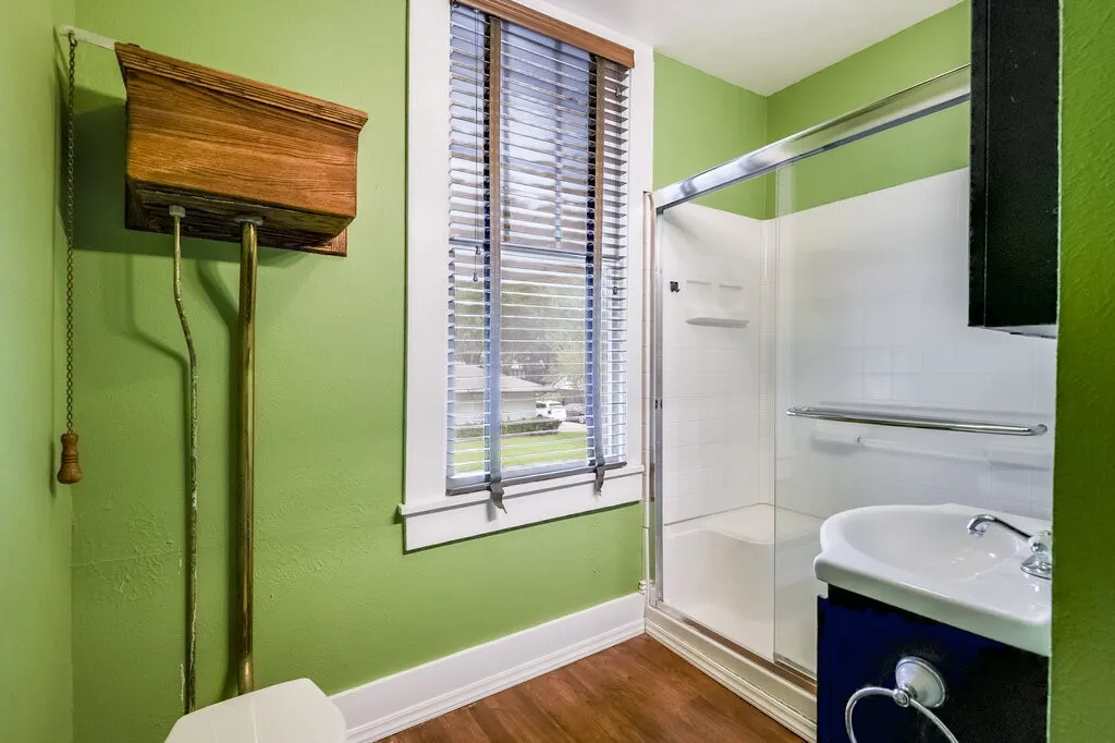 Single Family Residence For Sale in Ellis County , 708 W Marvin Avenue, Waxahachie, Texas 75165, 3 Bedroom, 3 Bathroom, 1 Garage spaces, 2,844 Sqft, built in 1913, mls#21308097, Real Estate Agent in Waxahachie, Homes For Sale in Ellis county, Homes For Sale in Waxahachie, Realtor in Waxahachie Texas, Real Estate Brokerage Independent Realty Texas, Luminita Cordes Realtor