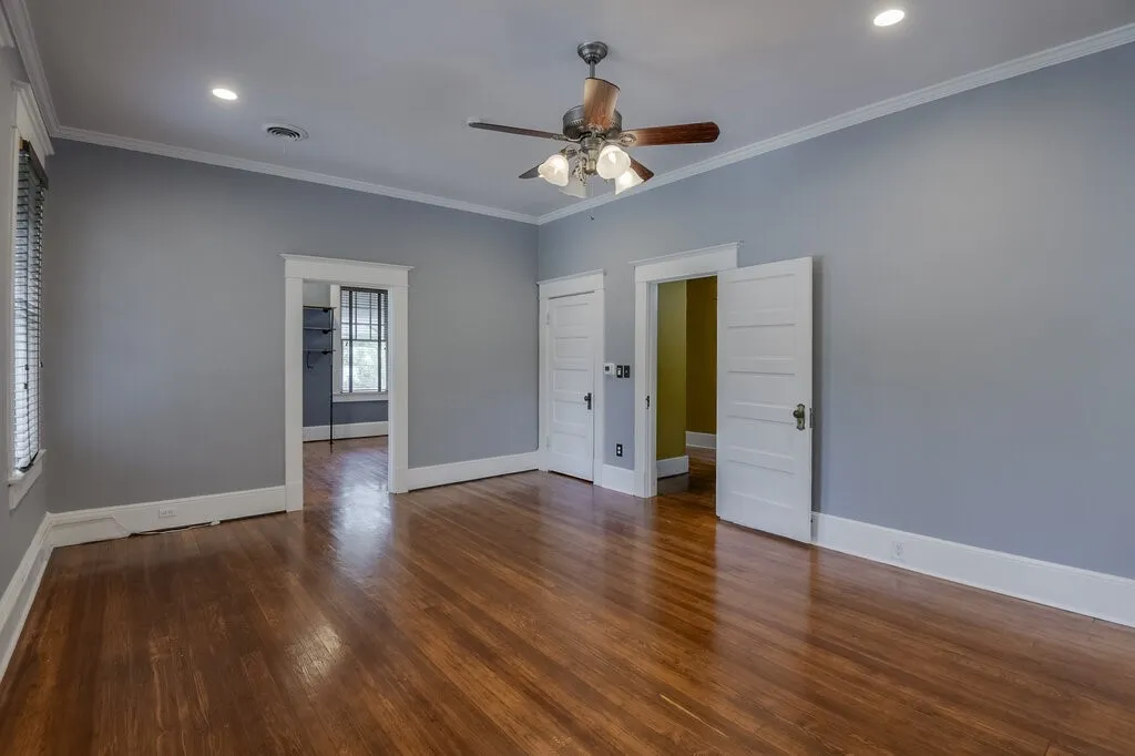 Single Family Residence For Sale in Ellis County , 708 W Marvin Avenue, Waxahachie, Texas 75165, 3 Bedroom, 3 Bathroom, 1 Garage spaces, 2,844 Sqft, built in 1913, mls#21308097, Real Estate Agent in Waxahachie, Homes For Sale in Ellis county, Homes For Sale in Waxahachie, Realtor in Waxahachie Texas, Real Estate Brokerage Independent Realty Texas, Luminita Cordes Realtor