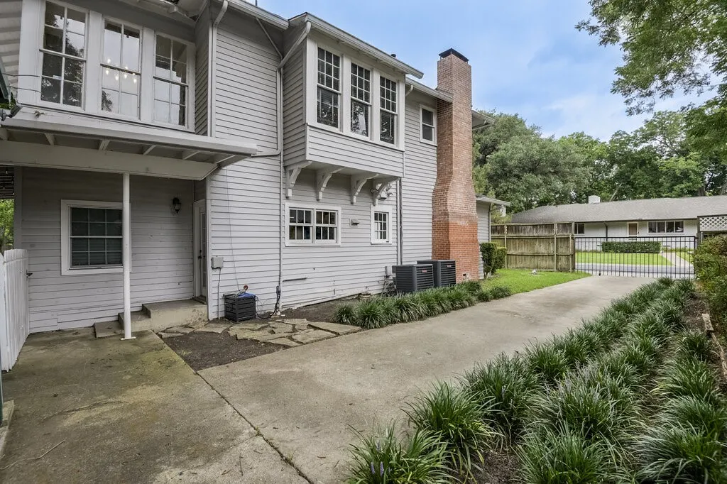 Single Family Residence For Sale in Ellis County , 708 W Marvin Avenue, Waxahachie, Texas 75165, 3 Bedroom, 3 Bathroom, 1 Garage spaces, 2,844 Sqft, built in 1913, mls#21308097, Real Estate Agent in Waxahachie, Homes For Sale in Ellis county, Homes For Sale in Waxahachie, Realtor in Waxahachie Texas, Real Estate Brokerage Independent Realty Texas, Luminita Cordes Realtor