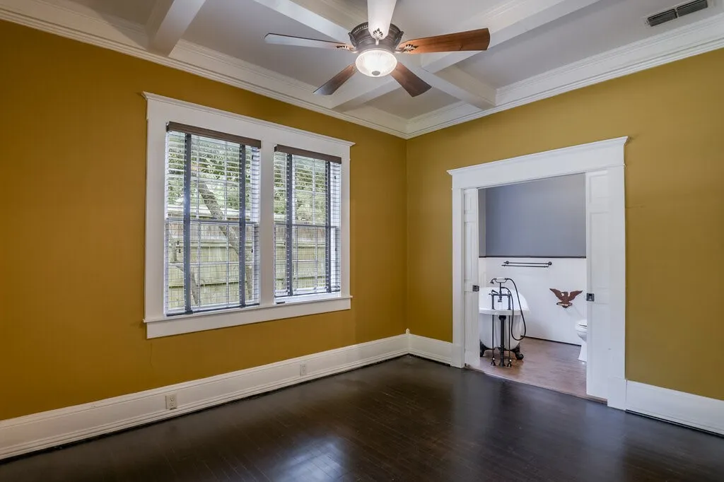 Single Family Residence For Sale in Ellis County , 708 W Marvin Avenue, Waxahachie, Texas 75165, 3 Bedroom, 3 Bathroom, 1 Garage spaces, 2,844 Sqft, built in 1913, mls#21308097, Real Estate Agent in Waxahachie, Homes For Sale in Ellis county, Homes For Sale in Waxahachie, Realtor in Waxahachie Texas, Real Estate Brokerage Independent Realty Texas, Luminita Cordes Realtor