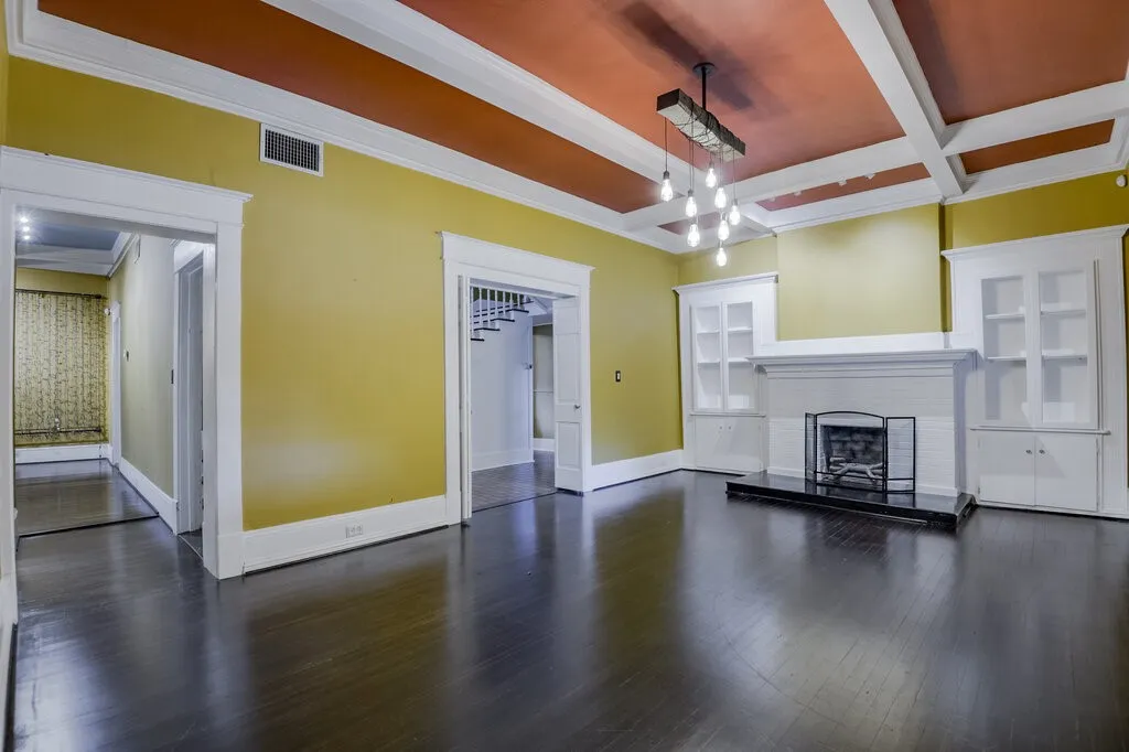 Single Family Residence For Sale in Ellis County , 708 W Marvin Avenue, Waxahachie, Texas 75165, 3 Bedroom, 3 Bathroom, 1 Garage spaces, 2,844 Sqft, built in 1913, mls#21308097, Real Estate Agent in Waxahachie, Homes For Sale in Ellis county, Homes For Sale in Waxahachie, Realtor in Waxahachie Texas, Real Estate Brokerage Independent Realty Texas, Luminita Cordes Realtor