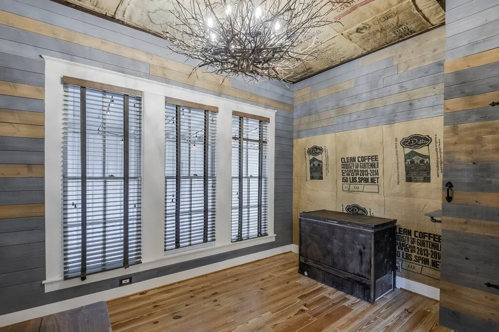 Single Family Residence For Sale in Ellis County , 708 W Marvin Avenue, Waxahachie, Texas 75165, 3 Bedroom, 3 Bathroom, 1 Garage spaces, 2,844 Sqft, built in 1913, mls#21308097, Real Estate Agent in Waxahachie, Homes For Sale in Ellis county, Homes For Sale in Waxahachie, Realtor in Waxahachie Texas, Real Estate Brokerage Independent Realty Texas, Luminita Cordes Realtor