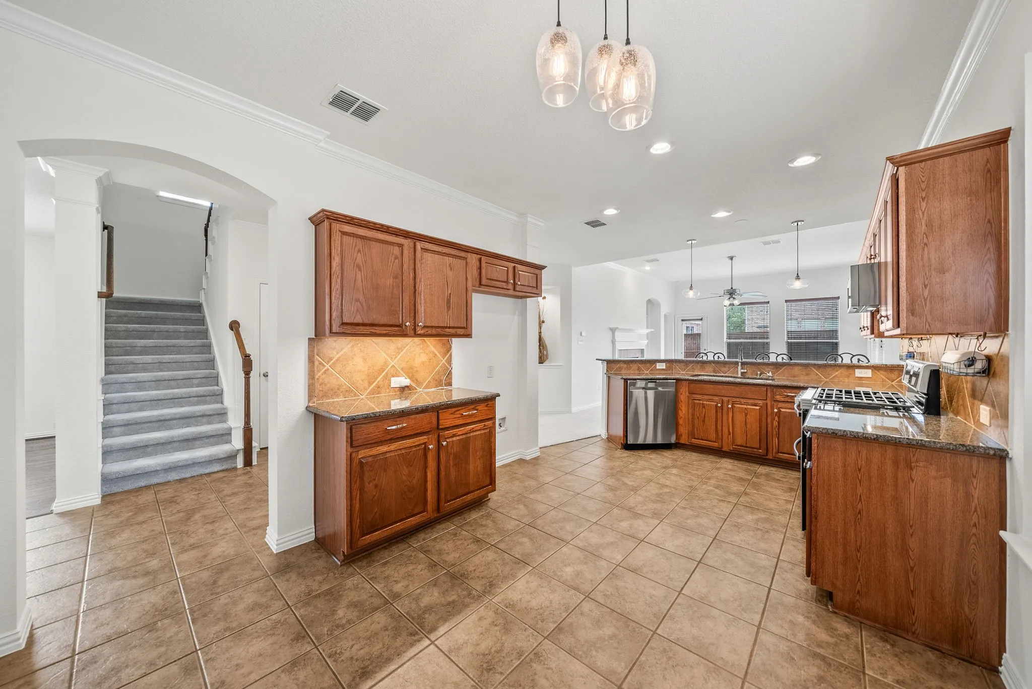 Single Family Residence For Sale in Denton County , 325 Kirby Drive, Argyle, Texas 76226, 4 Bedroom, 3 Bathroom, 2 Garage spaces, 2,475 Sqft, built in 2006, mls#21308088, Real Estate Agent in Argyle, Homes For Sale in Denton county, Homes For Sale in Argyle, Realtor in Argyle Texas, Real Estate Brokerage Independent Realty Texas, Luminita Cordes Realtor