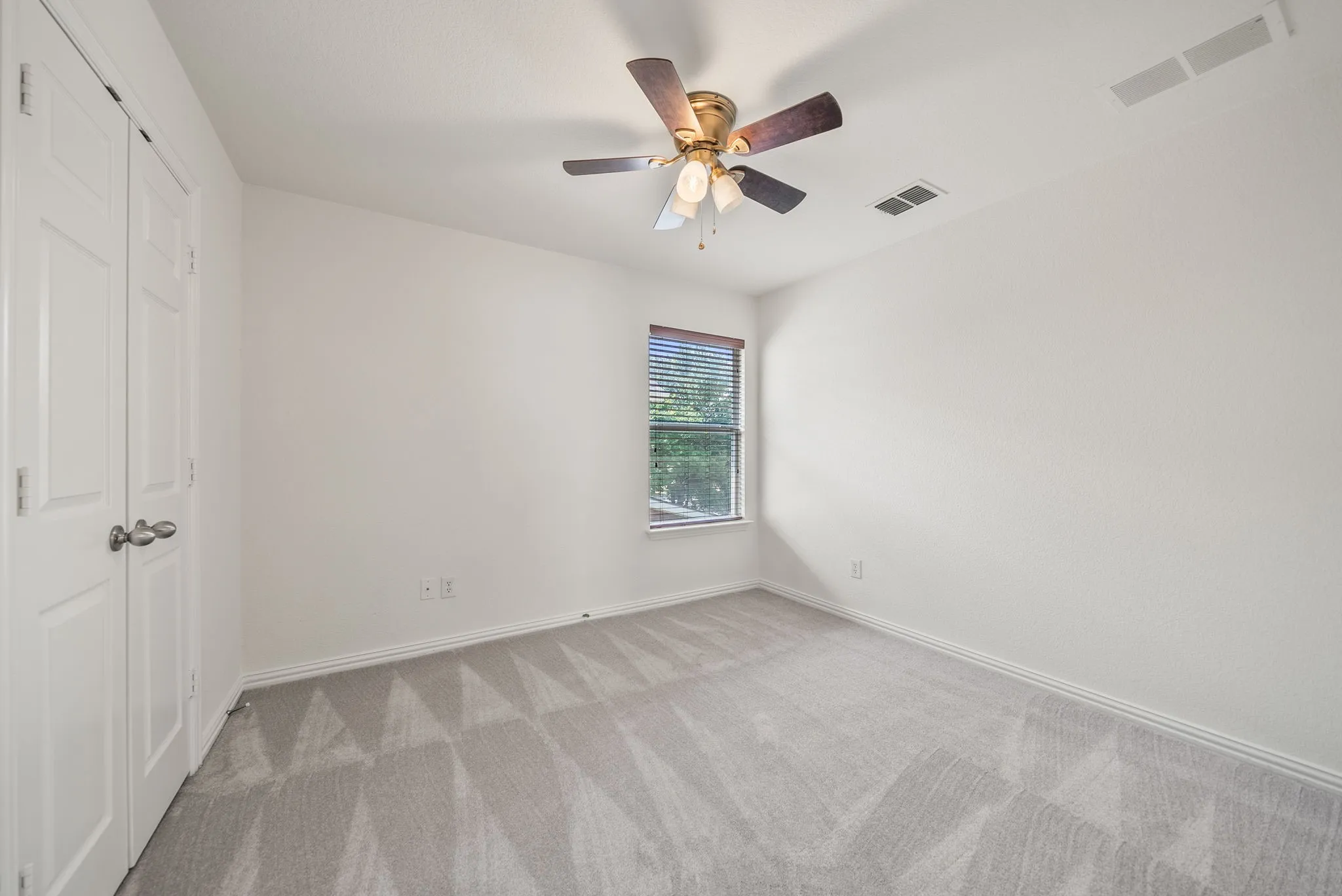 Single Family Residence For Sale in Denton County , 325 Kirby Drive, Argyle, Texas 76226, 4 Bedroom, 3 Bathroom, 2 Garage spaces, 2,475 Sqft, built in 2006, mls#21308088, Real Estate Agent in Argyle, Homes For Sale in Denton county, Homes For Sale in Argyle, Realtor in Argyle Texas, Real Estate Brokerage Independent Realty Texas, Luminita Cordes Realtor