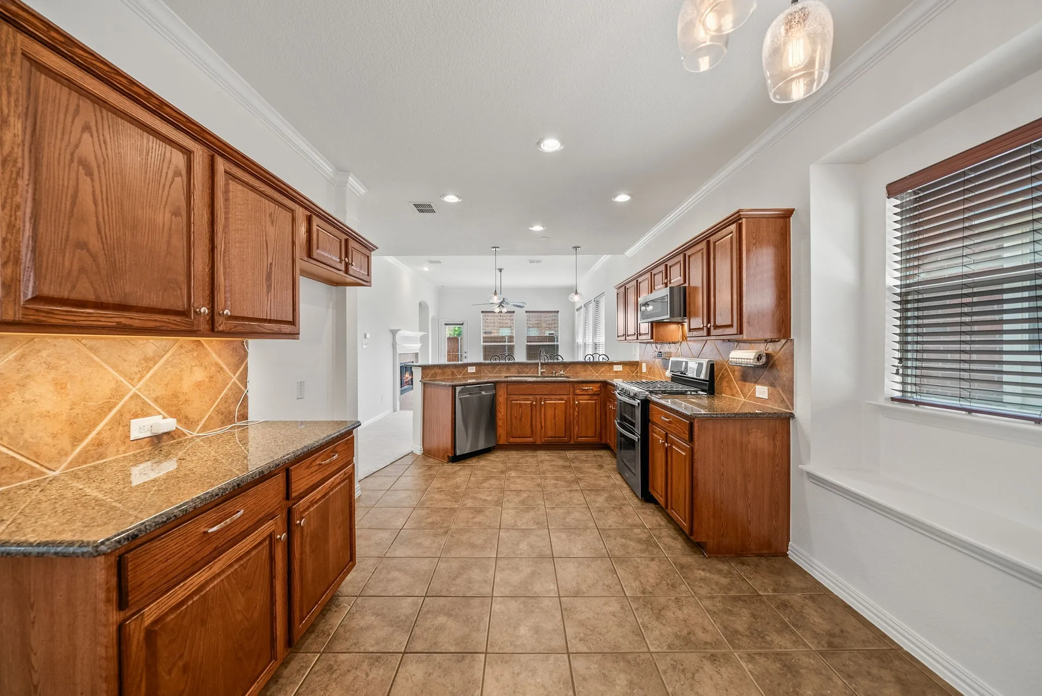 Single Family Residence For Sale in Denton County , 325 Kirby Drive, Argyle, Texas 76226, 4 Bedroom, 3 Bathroom, 2 Garage spaces, 2,475 Sqft, built in 2006, mls#21308088, Real Estate Agent in Argyle, Homes For Sale in Denton county, Homes For Sale in Argyle, Realtor in Argyle Texas, Real Estate Brokerage Independent Realty Texas, Luminita Cordes Realtor