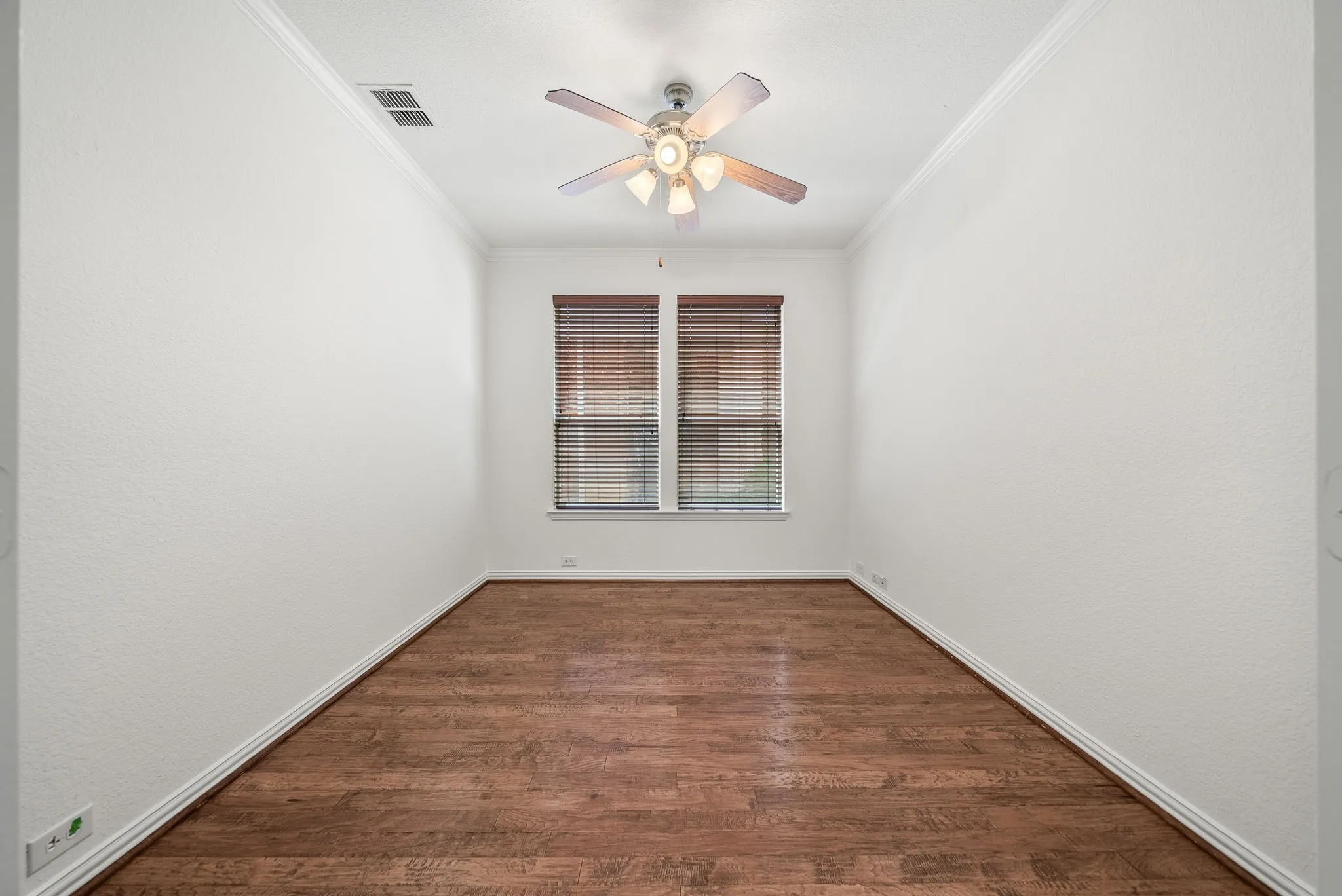 Single Family Residence For Sale in Denton County , 325 Kirby Drive, Argyle, Texas 76226, 4 Bedroom, 3 Bathroom, 2 Garage spaces, 2,475 Sqft, built in 2006, mls#21308088, Real Estate Agent in Argyle, Homes For Sale in Denton county, Homes For Sale in Argyle, Realtor in Argyle Texas, Real Estate Brokerage Independent Realty Texas, Luminita Cordes Realtor