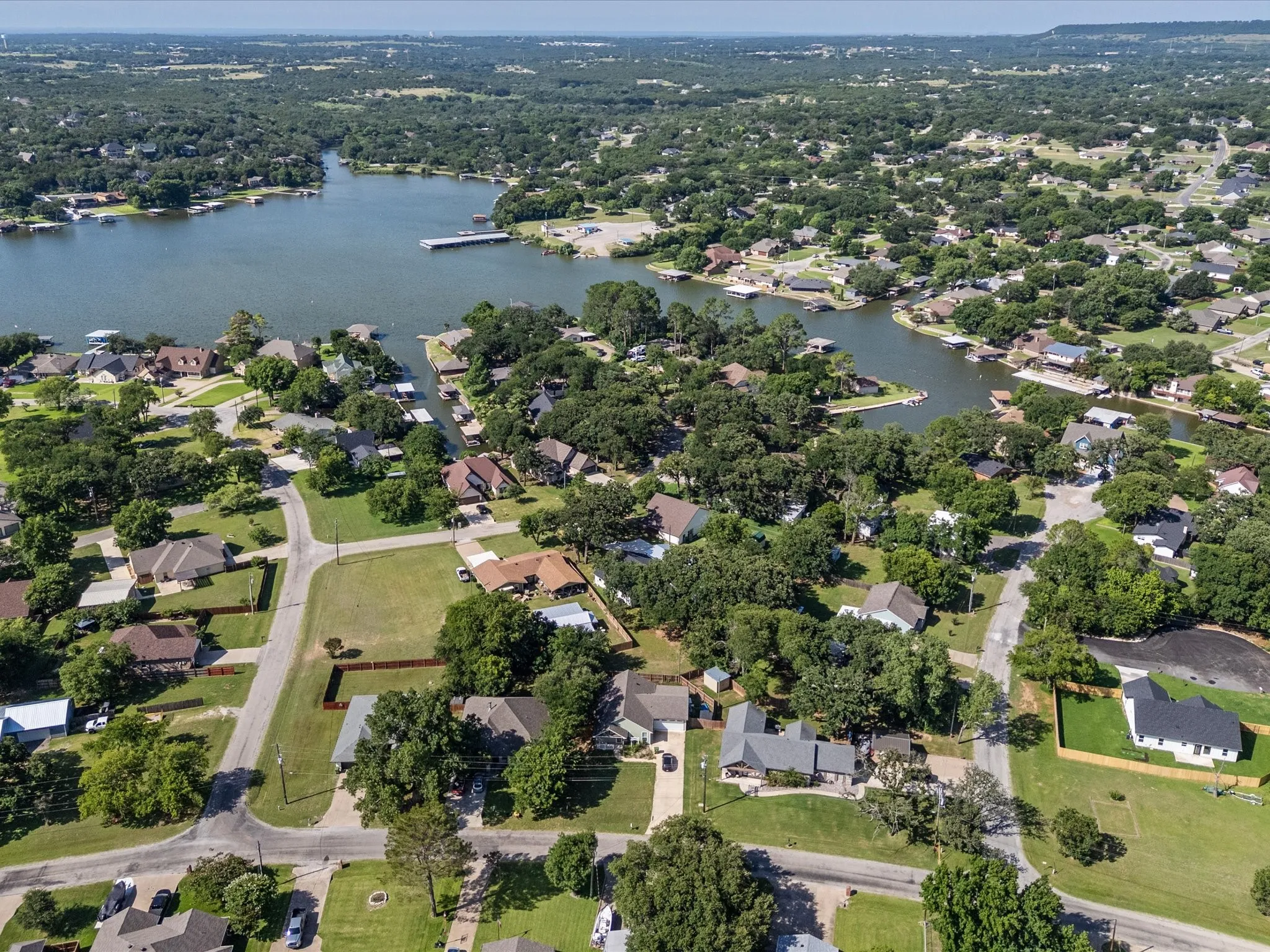 Single Family Residence For Sale in Hood County , 4004 Pueblo Court, Granbury, Texas 76048, 4 Bedroom, 3 Bathroom, Garage spaces, 2,300 Sqft, built in 1980, mls#21299660, Real Estate Agent in Granbury, Homes For Sale in Hood county, Homes For Sale in Granbury, Realtor in Granbury Texas, Real Estate Brokerage Independent Realty Texas, Luminita Cordes Realtor