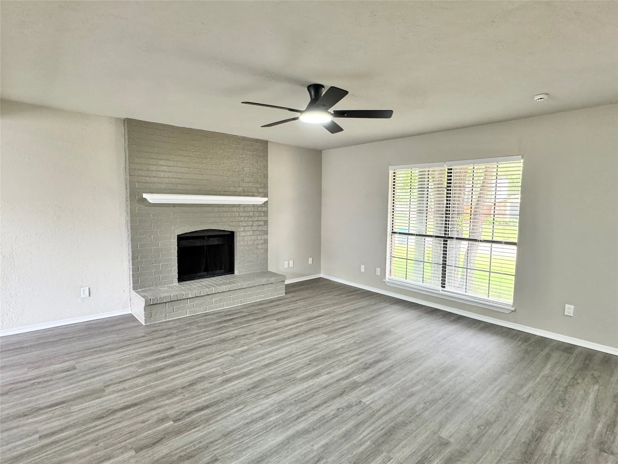 Single Family Residence For Sale in Tarrant County , 3913 Wrenwood Drive, Fort Worth, Texas 76137, 3 Bedroom, 3 Bathroom, 2 Garage spaces, 1,596 Sqft, built in 1984, mls#21307057, Real Estate Agent in Fort Worth, Homes For Sale in Tarrant county, Homes For Sale in Fort Worth, Realtor in Fort Worth Texas, Real Estate Brokerage Independent Realty Texas, Luminita Cordes Realtor