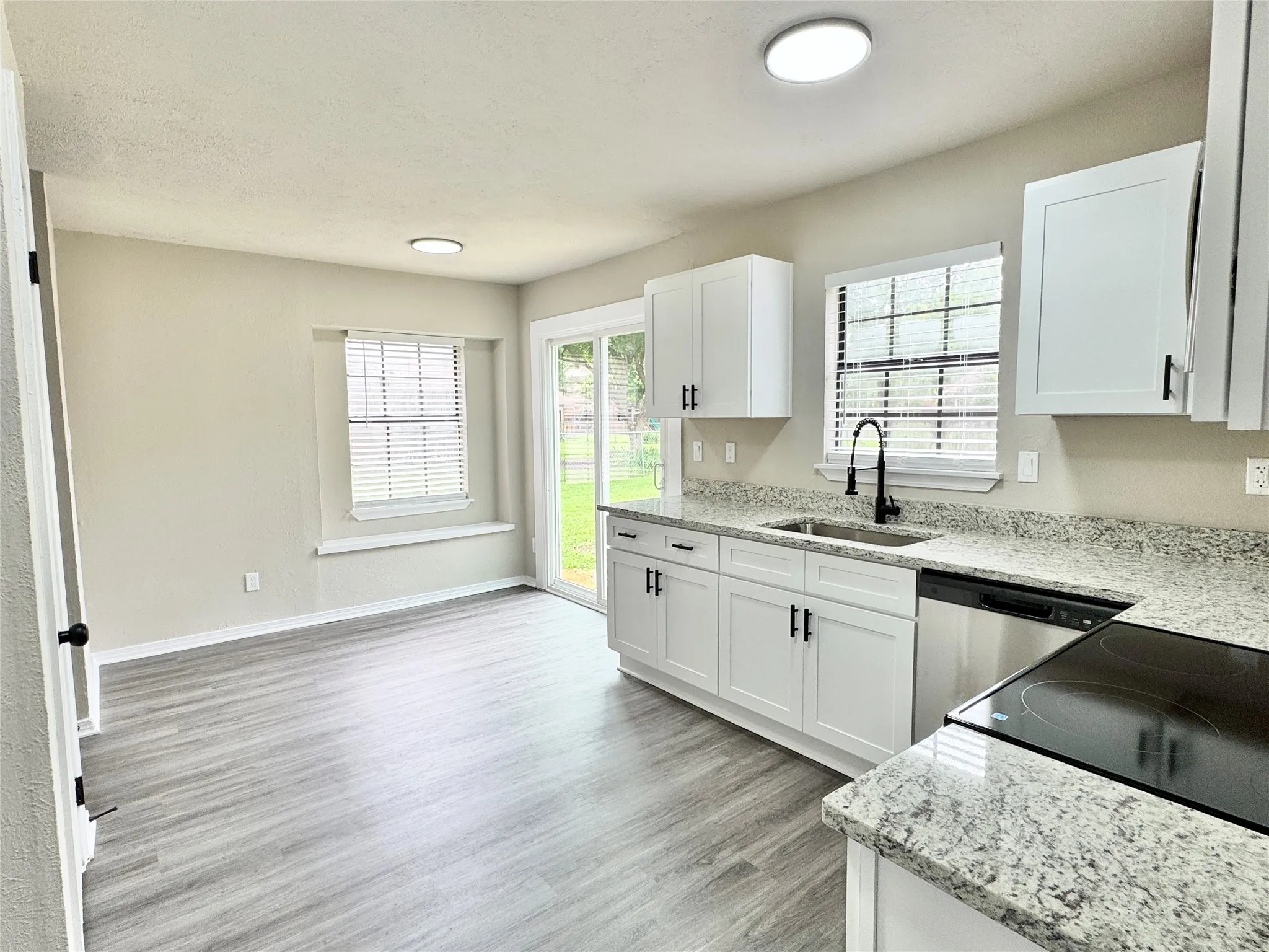 Single Family Residence For Sale in Tarrant County , 3913 Wrenwood Drive, Fort Worth, Texas 76137, 3 Bedroom, 3 Bathroom, 2 Garage spaces, 1,596 Sqft, built in 1984, mls#21307057, Real Estate Agent in Fort Worth, Homes For Sale in Tarrant county, Homes For Sale in Fort Worth, Realtor in Fort Worth Texas, Real Estate Brokerage Independent Realty Texas, Luminita Cordes Realtor