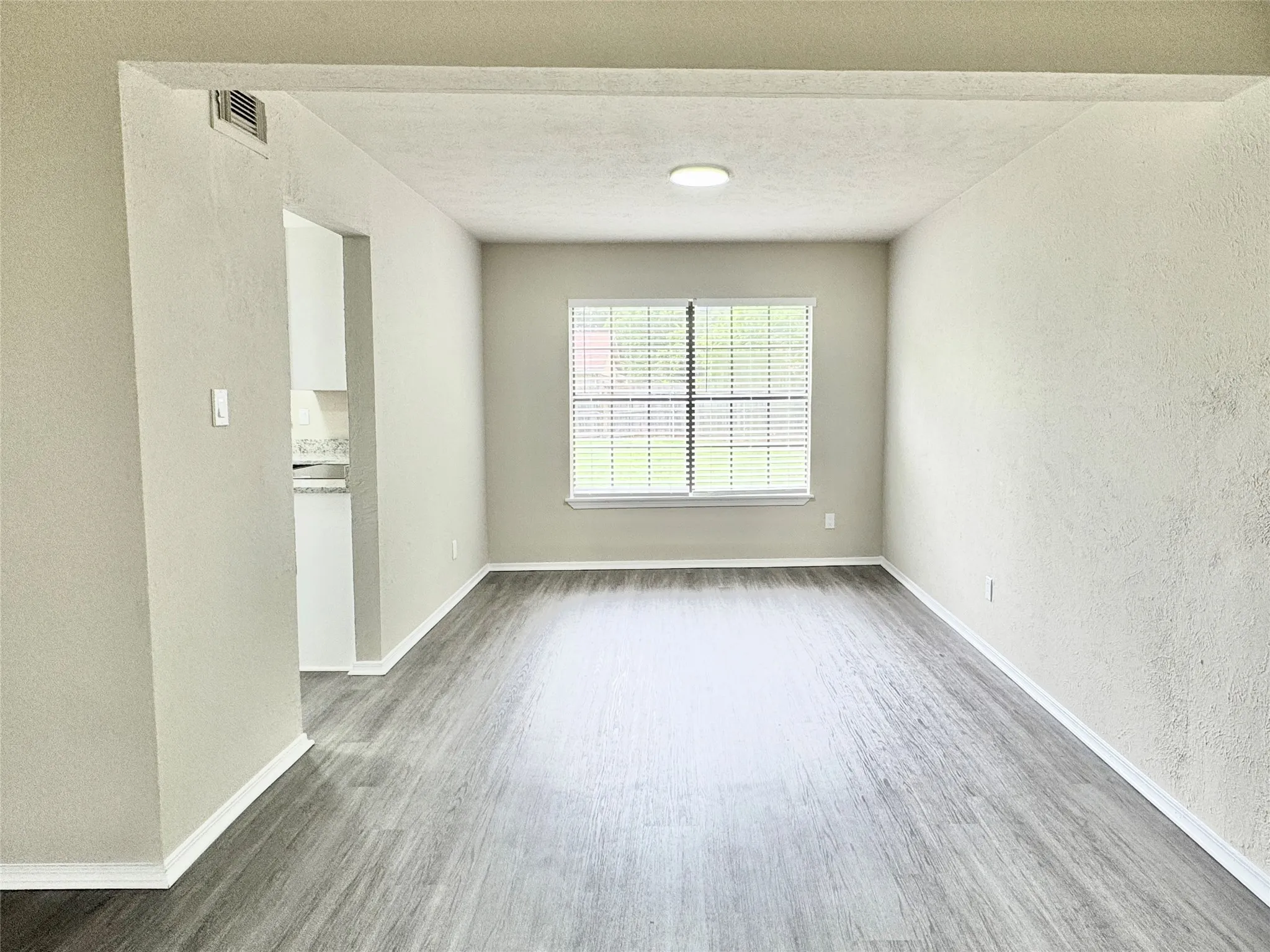 Single Family Residence For Sale in Tarrant County , 3913 Wrenwood Drive, Fort Worth, Texas 76137, 3 Bedroom, 3 Bathroom, 2 Garage spaces, 1,596 Sqft, built in 1984, mls#21307057, Real Estate Agent in Fort Worth, Homes For Sale in Tarrant county, Homes For Sale in Fort Worth, Realtor in Fort Worth Texas, Real Estate Brokerage Independent Realty Texas, Luminita Cordes Realtor