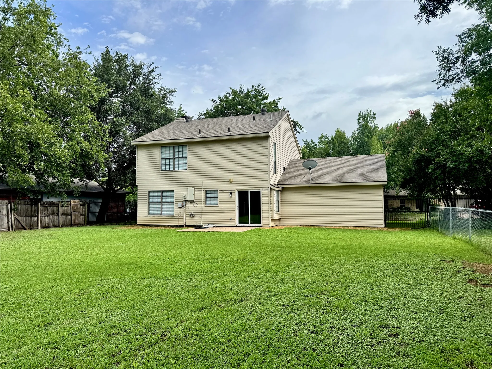Single Family Residence For Sale in Tarrant County , 3913 Wrenwood Drive, Fort Worth, Texas 76137, 3 Bedroom, 3 Bathroom, 2 Garage spaces, 1,596 Sqft, built in 1984, mls#21307057, Real Estate Agent in Fort Worth, Homes For Sale in Tarrant county, Homes For Sale in Fort Worth, Realtor in Fort Worth Texas, Real Estate Brokerage Independent Realty Texas, Luminita Cordes Realtor