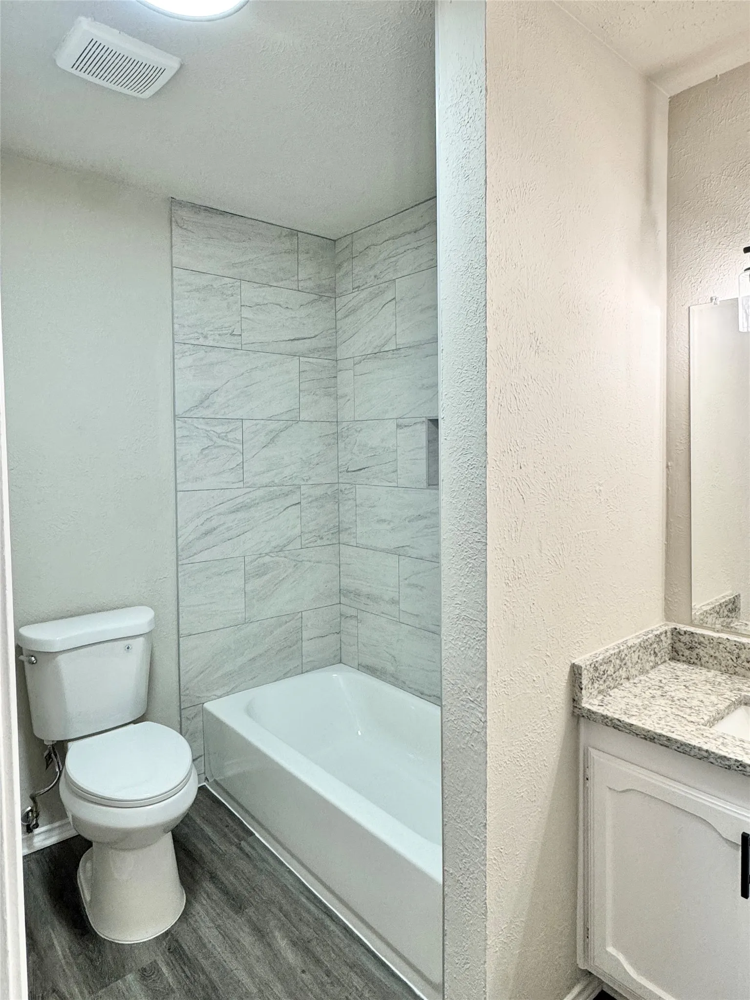Guest bath, upstairs