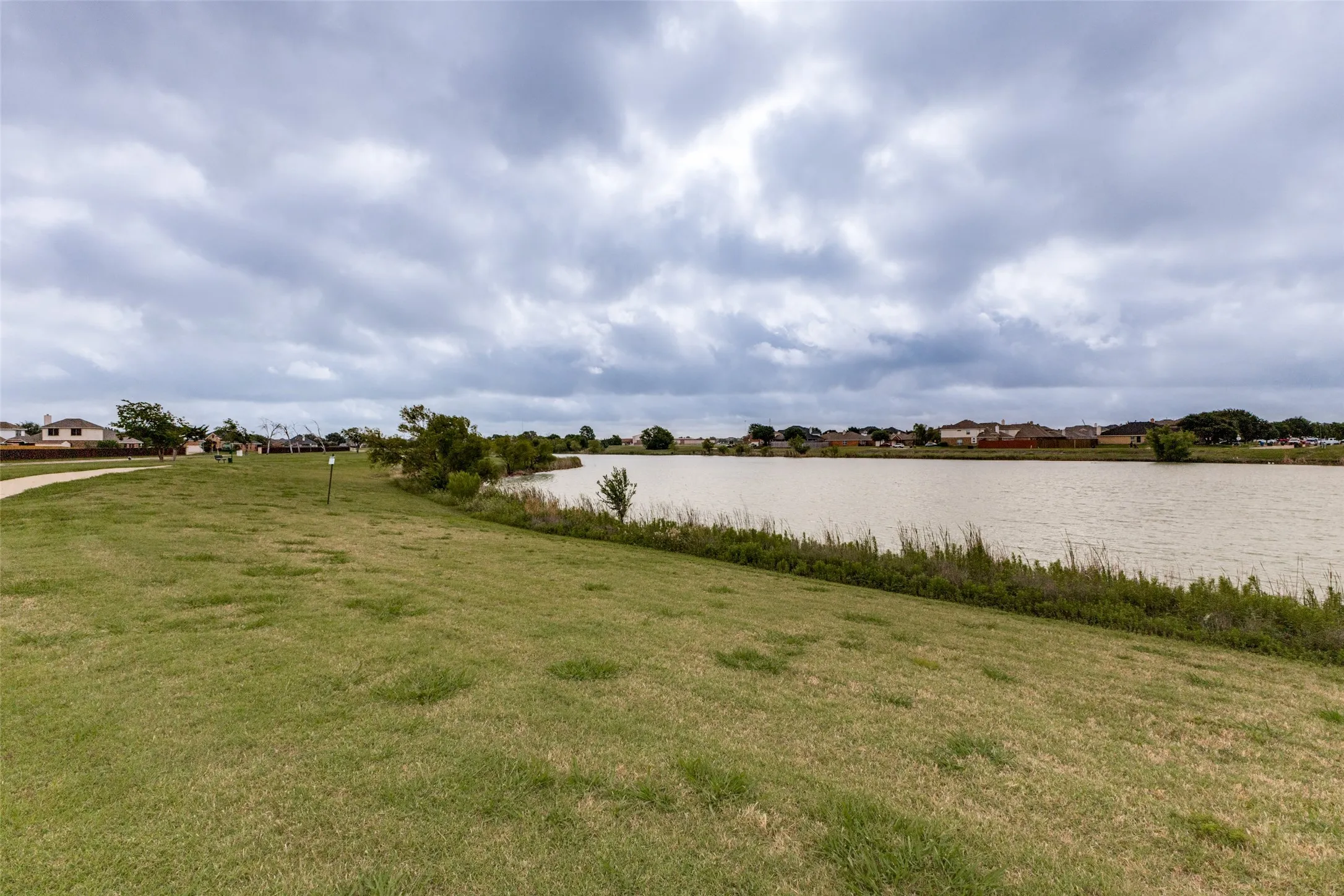 Single Family Residence For Sale in Kaufman County , 343 Blanco Drive, Forney, Texas 75126, 3 Bedroom, 2 Bathroom, 2 Garage spaces, 2,011 Sqft, built in 2018, mls#21308099, Real Estate Agent in Forney, Homes For Sale in Kaufman county, Homes For Sale in Forney, Realtor in Forney Texas, Real Estate Brokerage Independent Realty Texas, Luminita Cordes Realtor
