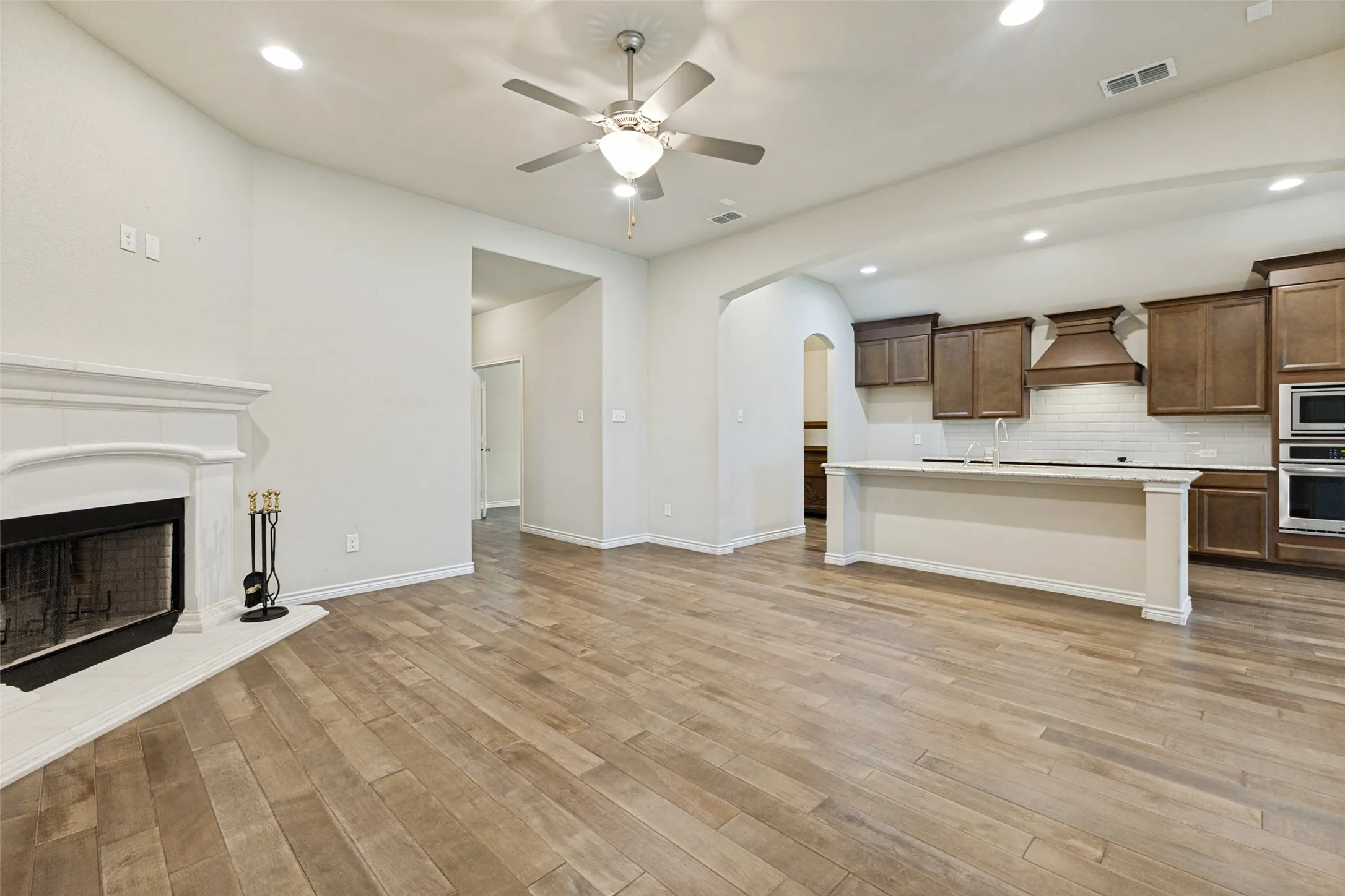 Single Family Residence For Sale in Kaufman County , 343 Blanco Drive, Forney, Texas 75126, 3 Bedroom, 2 Bathroom, 2 Garage spaces, 2,011 Sqft, built in 2018, mls#21308099, Real Estate Agent in Forney, Homes For Sale in Kaufman county, Homes For Sale in Forney, Realtor in Forney Texas, Real Estate Brokerage Independent Realty Texas, Luminita Cordes Realtor