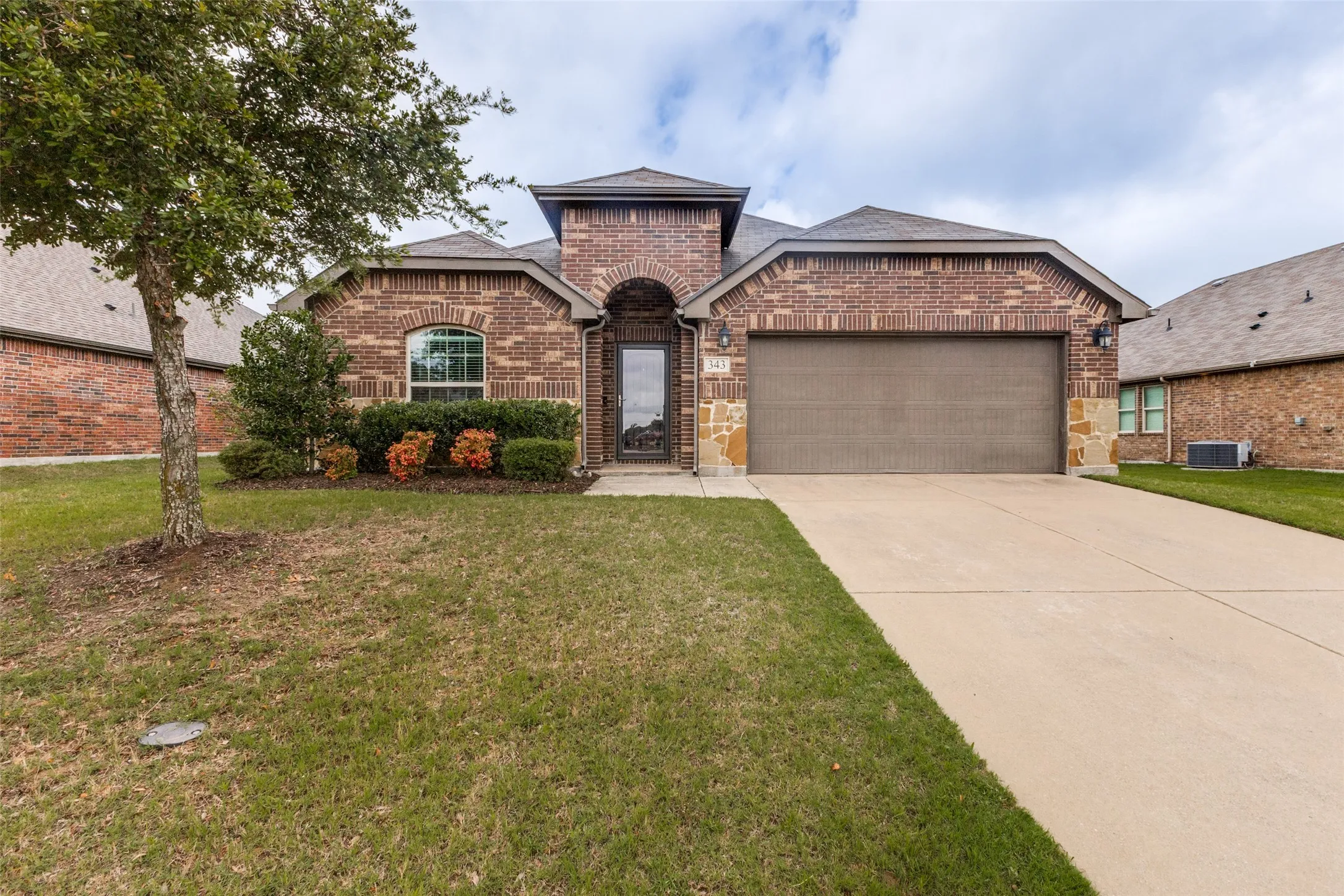 Single Family Residence For Sale in Kaufman County , 343 Blanco Drive, Forney, Texas 75126, 3 Bedroom, 2 Bathroom, 2 Garage spaces, 2,011 Sqft, built in 2018, mls#21308099, Real Estate Agent in Forney, Homes For Sale in Kaufman county, Homes For Sale in Forney, Realtor in Forney Texas, Real Estate Brokerage Independent Realty Texas, Luminita Cordes Realtor