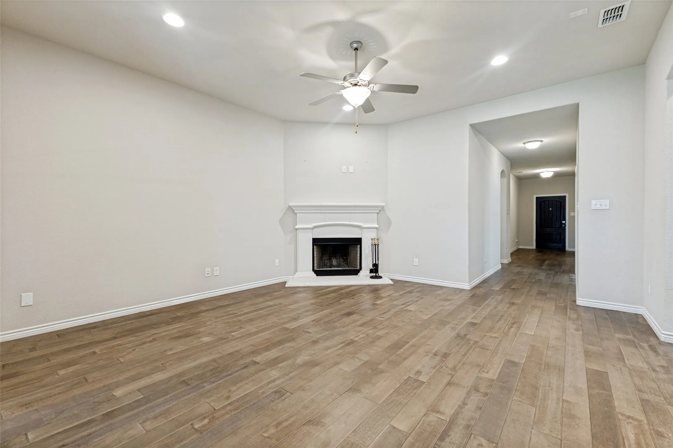 Single Family Residence For Sale in Kaufman County , 343 Blanco Drive, Forney, Texas 75126, 3 Bedroom, 2 Bathroom, 2 Garage spaces, 2,011 Sqft, built in 2018, mls#21308099, Real Estate Agent in Forney, Homes For Sale in Kaufman county, Homes For Sale in Forney, Realtor in Forney Texas, Real Estate Brokerage Independent Realty Texas, Luminita Cordes Realtor