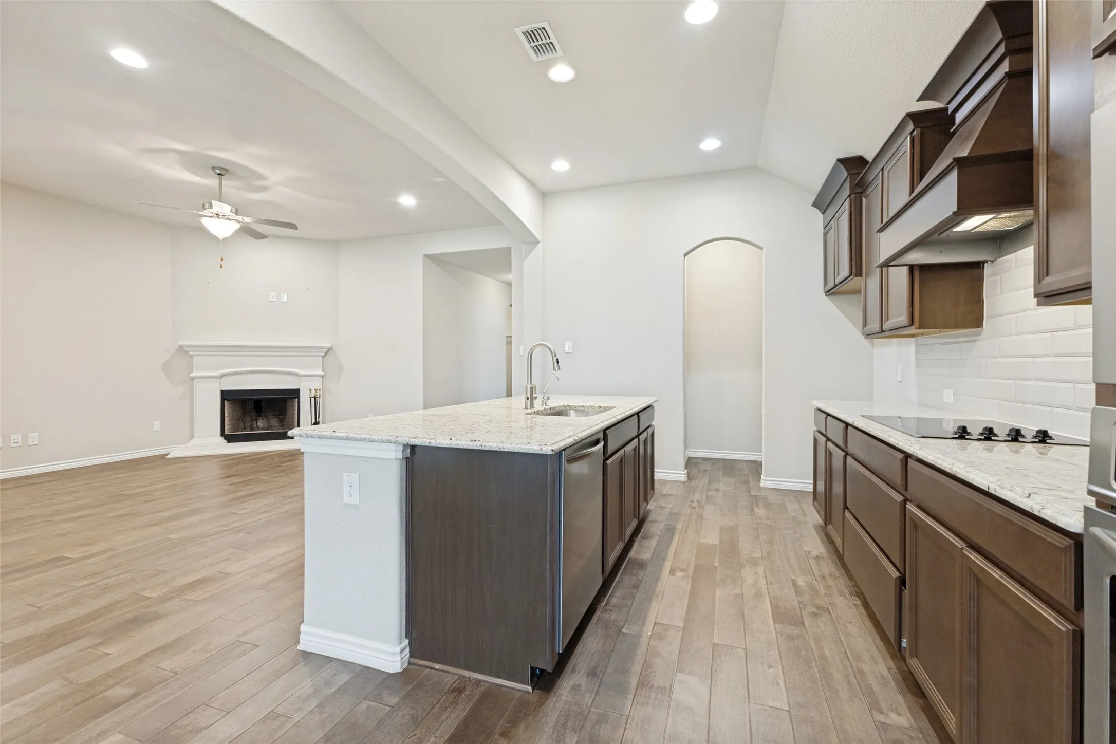 Single Family Residence For Sale in Kaufman County , 343 Blanco Drive, Forney, Texas 75126, 3 Bedroom, 2 Bathroom, 2 Garage spaces, 2,011 Sqft, built in 2018, mls#21308099, Real Estate Agent in Forney, Homes For Sale in Kaufman county, Homes For Sale in Forney, Realtor in Forney Texas, Real Estate Brokerage Independent Realty Texas, Luminita Cordes Realtor
