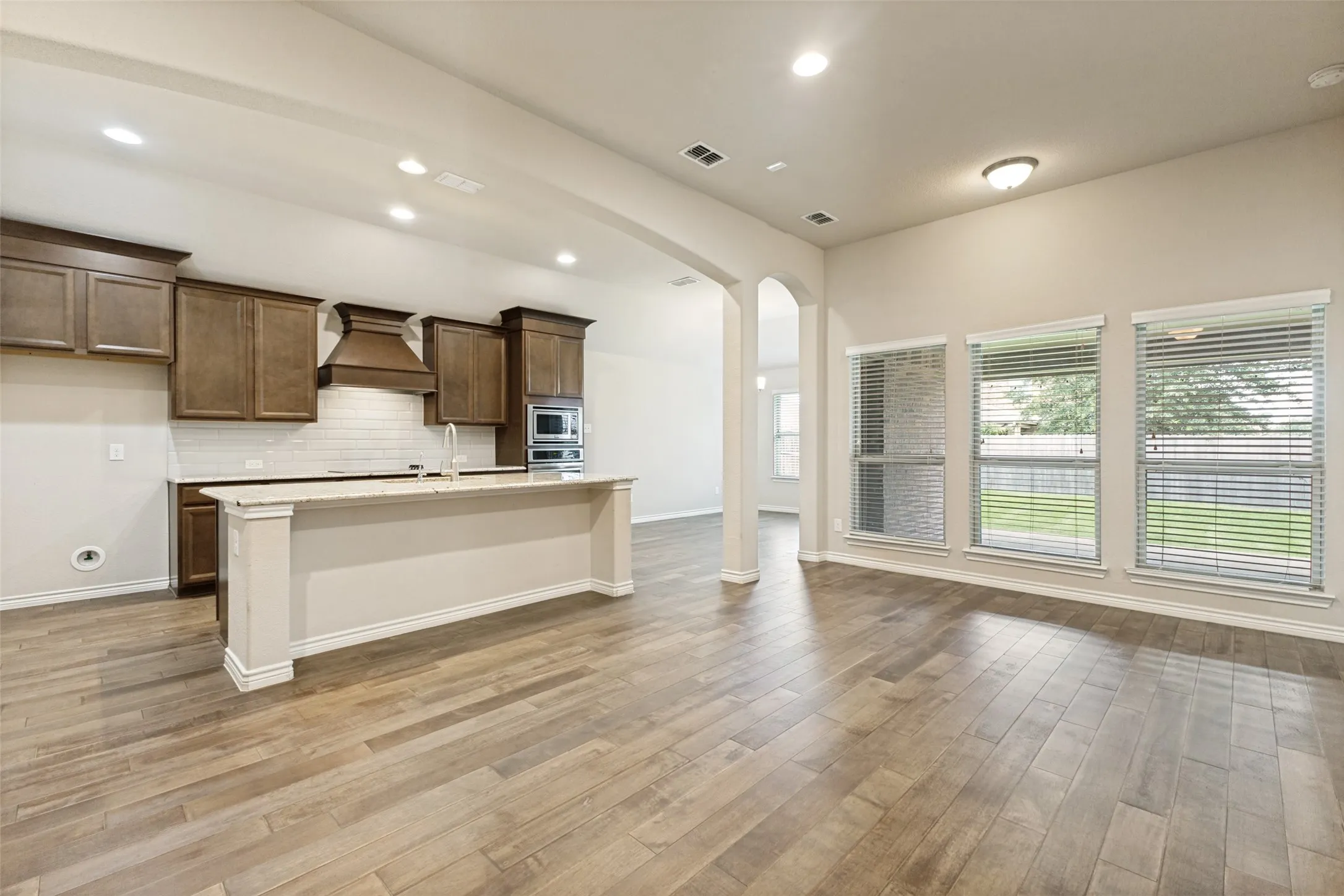Single Family Residence For Sale in Kaufman County , 343 Blanco Drive, Forney, Texas 75126, 3 Bedroom, 2 Bathroom, 2 Garage spaces, 2,011 Sqft, built in 2018, mls#21308099, Real Estate Agent in Forney, Homes For Sale in Kaufman county, Homes For Sale in Forney, Realtor in Forney Texas, Real Estate Brokerage Independent Realty Texas, Luminita Cordes Realtor