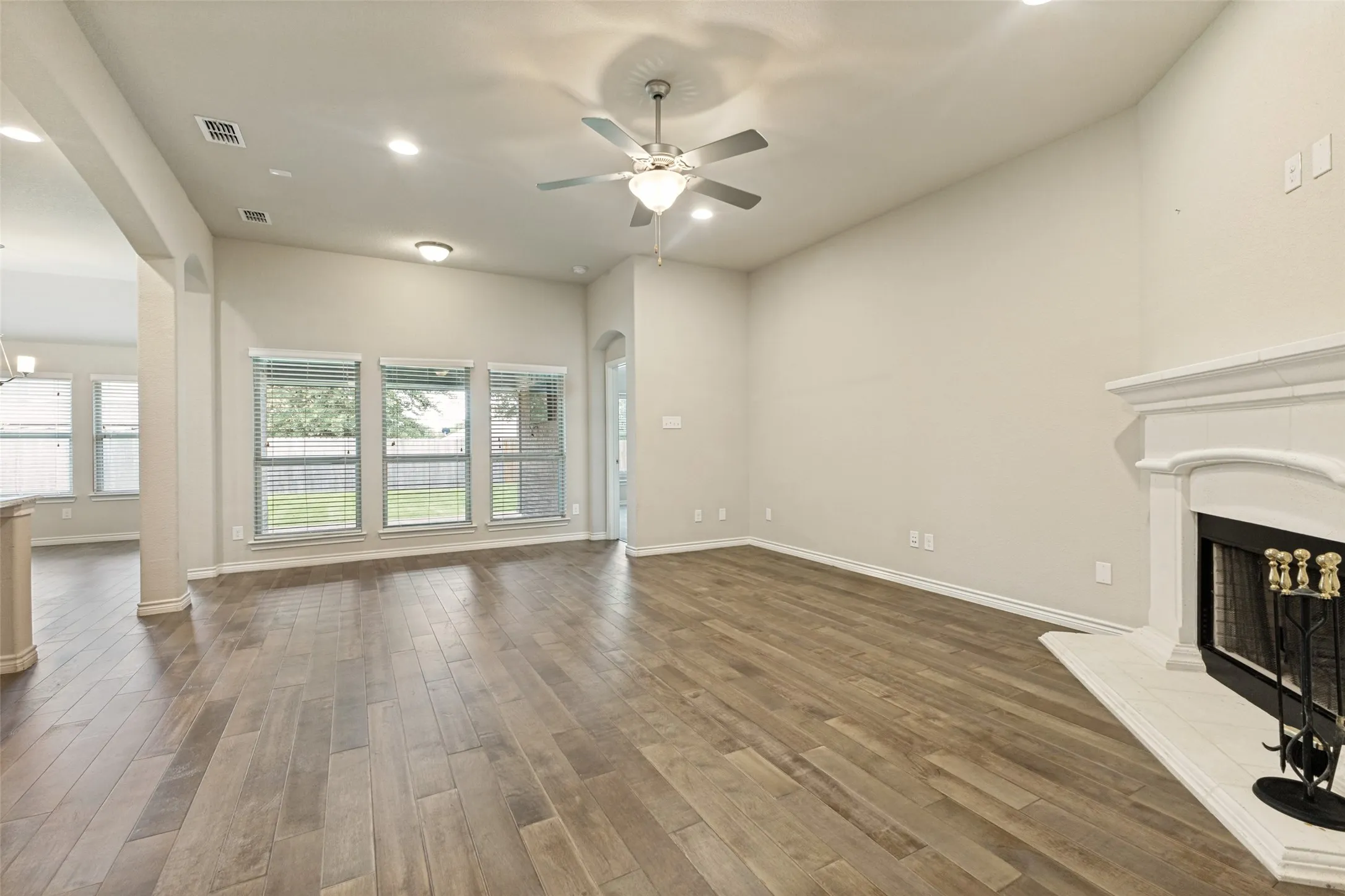 Single Family Residence For Sale in Kaufman County , 343 Blanco Drive, Forney, Texas 75126, 3 Bedroom, 2 Bathroom, 2 Garage spaces, 2,011 Sqft, built in 2018, mls#21308099, Real Estate Agent in Forney, Homes For Sale in Kaufman county, Homes For Sale in Forney, Realtor in Forney Texas, Real Estate Brokerage Independent Realty Texas, Luminita Cordes Realtor