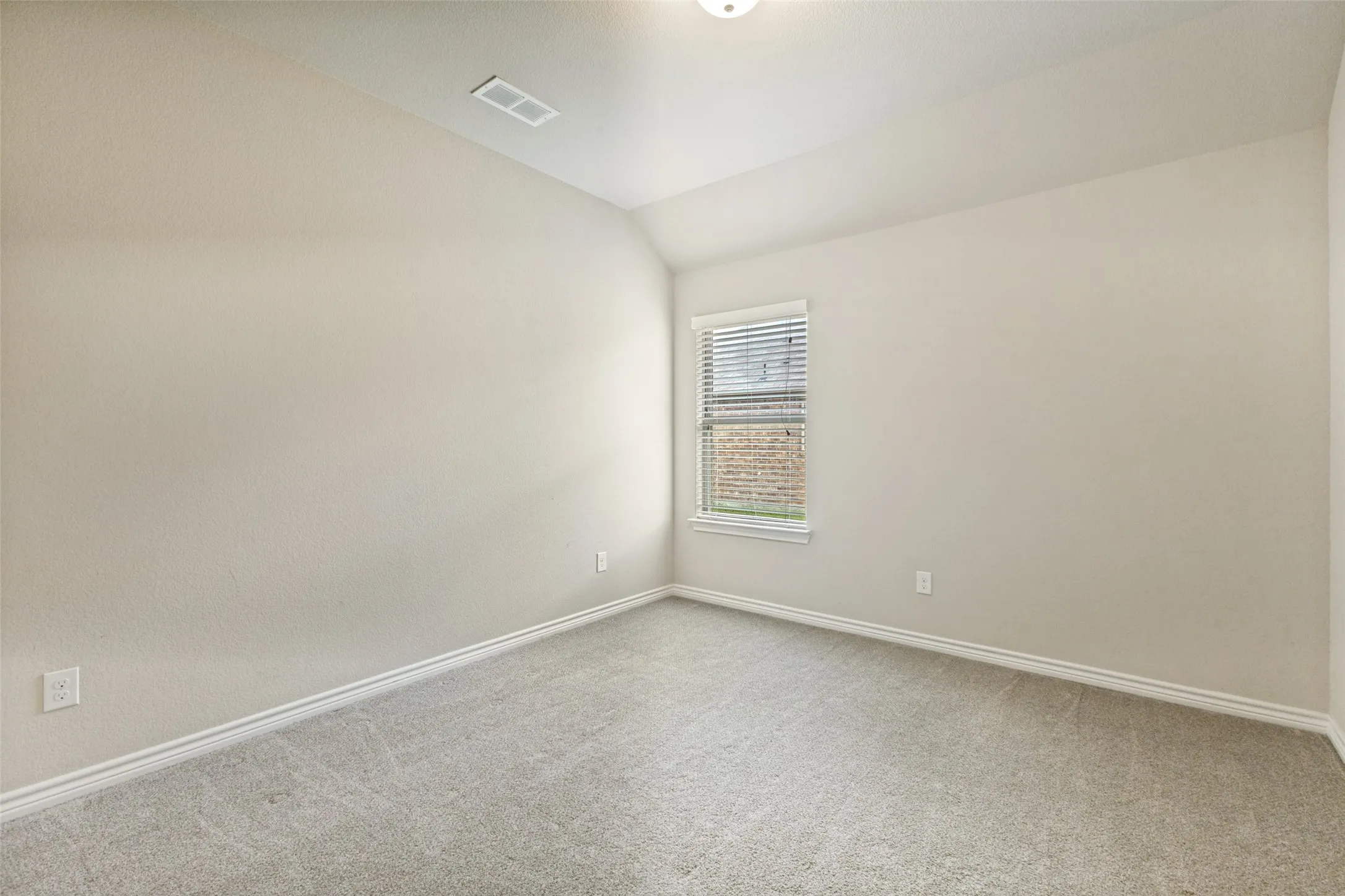 Single Family Residence For Sale in Kaufman County , 343 Blanco Drive, Forney, Texas 75126, 3 Bedroom, 2 Bathroom, 2 Garage spaces, 2,011 Sqft, built in 2018, mls#21308099, Real Estate Agent in Forney, Homes For Sale in Kaufman county, Homes For Sale in Forney, Realtor in Forney Texas, Real Estate Brokerage Independent Realty Texas, Luminita Cordes Realtor