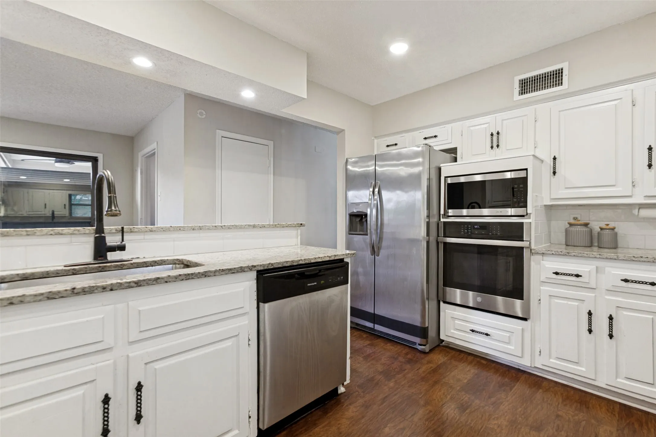 Single Family Residence For Sale in Dallas County , 1203 Grinnell Drive, Richardson, Texas 75081, 4 Bedroom, 3 Bathroom, 2 Garage spaces, 2,235 Sqft, built in 1974, mls#21307780, Real Estate Agent in Richardson, Homes For Sale in Dallas county, Homes For Sale in Richardson, Realtor in Richardson Texas, Real Estate Brokerage Independent Realty Texas, Luminita Cordes Realtor