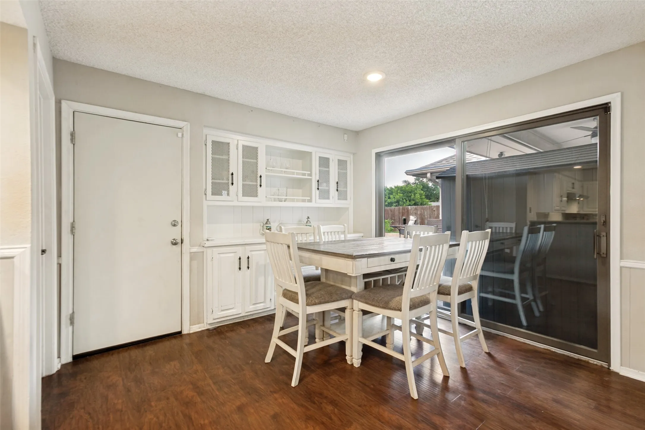 Single Family Residence For Sale in Dallas County , 1203 Grinnell Drive, Richardson, Texas 75081, 4 Bedroom, 3 Bathroom, 2 Garage spaces, 2,235 Sqft, built in 1974, mls#21307780, Real Estate Agent in Richardson, Homes For Sale in Dallas county, Homes For Sale in Richardson, Realtor in Richardson Texas, Real Estate Brokerage Independent Realty Texas, Luminita Cordes Realtor