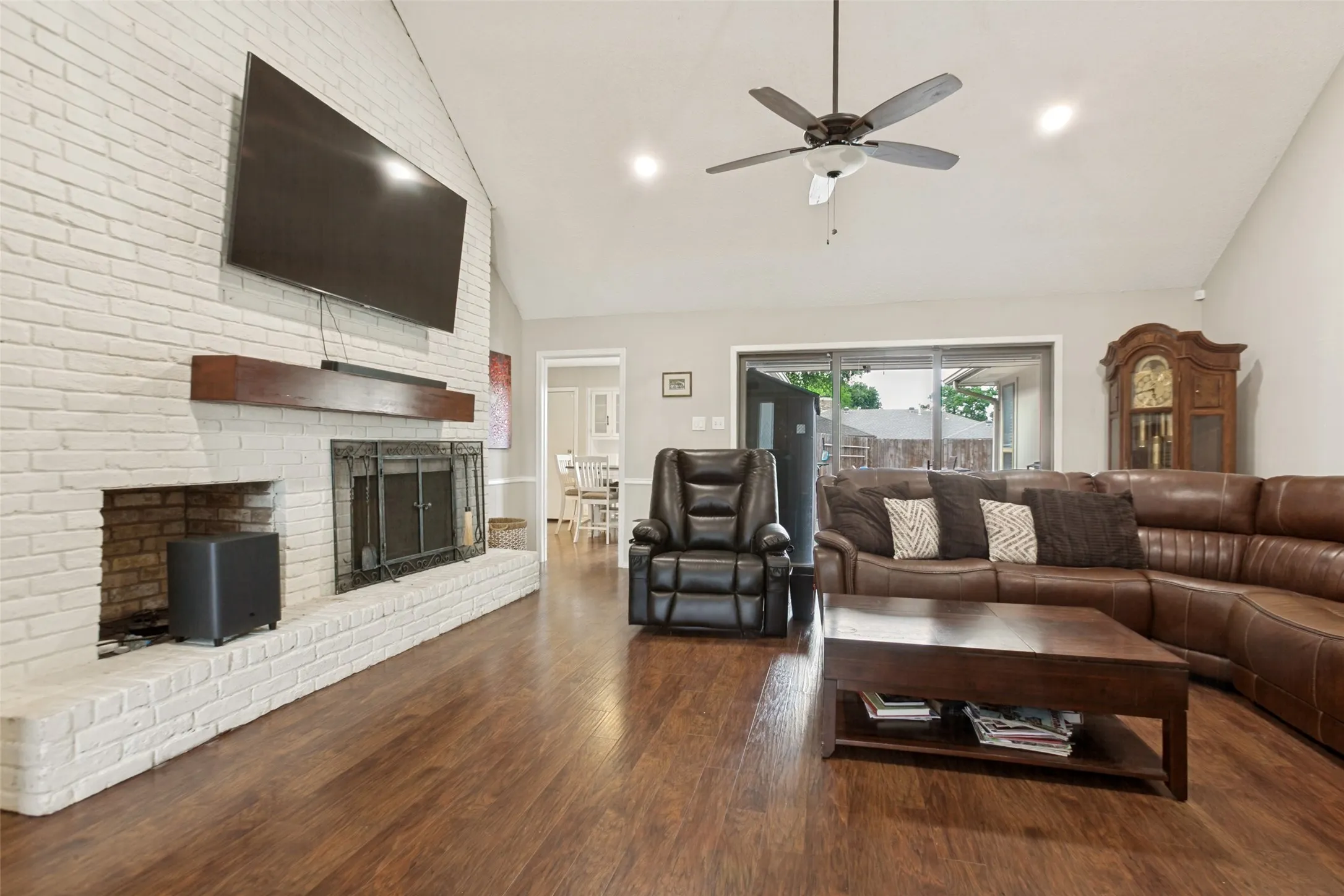 Single Family Residence For Sale in Dallas County , 1203 Grinnell Drive, Richardson, Texas 75081, 4 Bedroom, 3 Bathroom, 2 Garage spaces, 2,235 Sqft, built in 1974, mls#21307780, Real Estate Agent in Richardson, Homes For Sale in Dallas county, Homes For Sale in Richardson, Realtor in Richardson Texas, Real Estate Brokerage Independent Realty Texas, Luminita Cordes Realtor