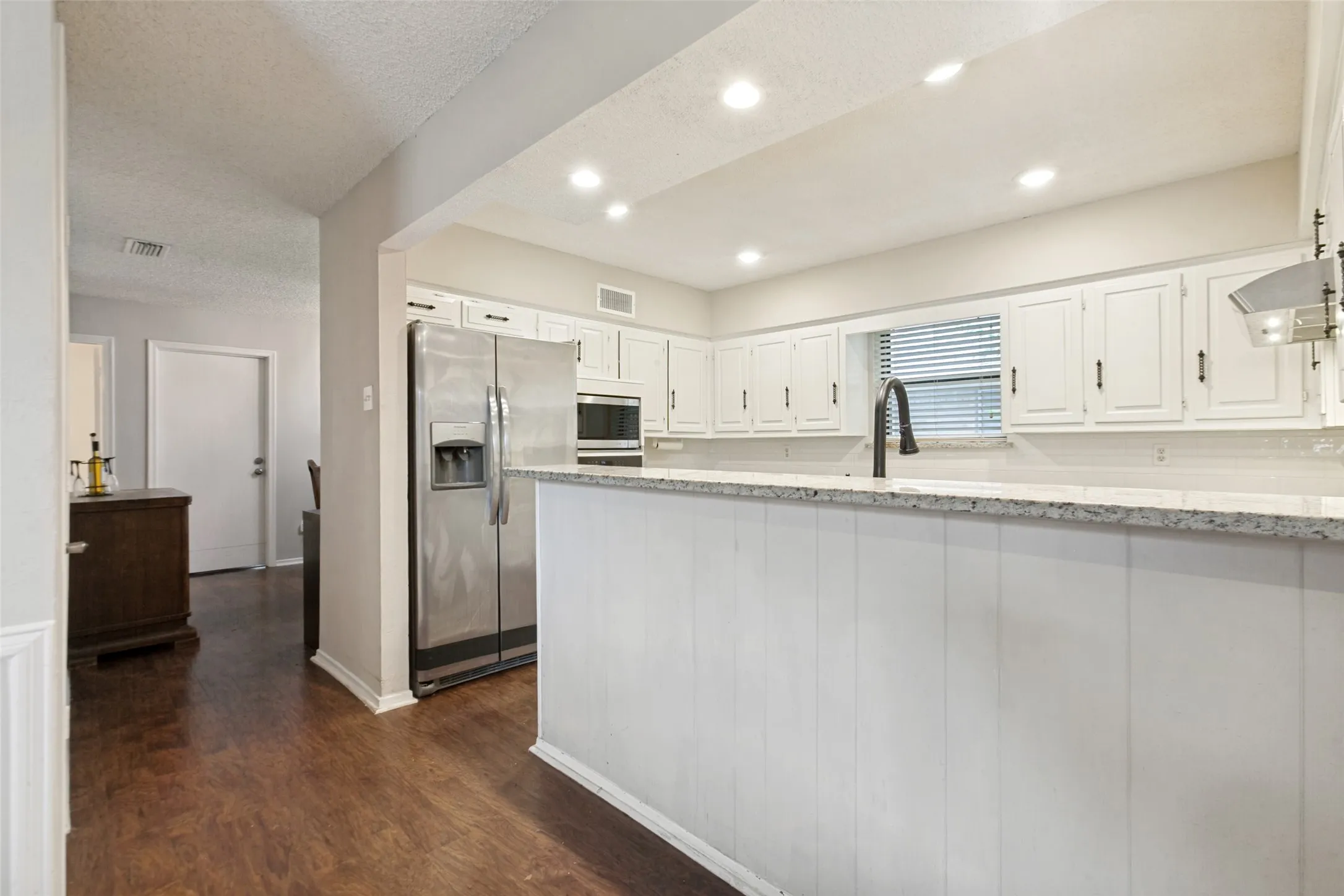 Single Family Residence For Sale in Dallas County , 1203 Grinnell Drive, Richardson, Texas 75081, 4 Bedroom, 3 Bathroom, 2 Garage spaces, 2,235 Sqft, built in 1974, mls#21307780, Real Estate Agent in Richardson, Homes For Sale in Dallas county, Homes For Sale in Richardson, Realtor in Richardson Texas, Real Estate Brokerage Independent Realty Texas, Luminita Cordes Realtor