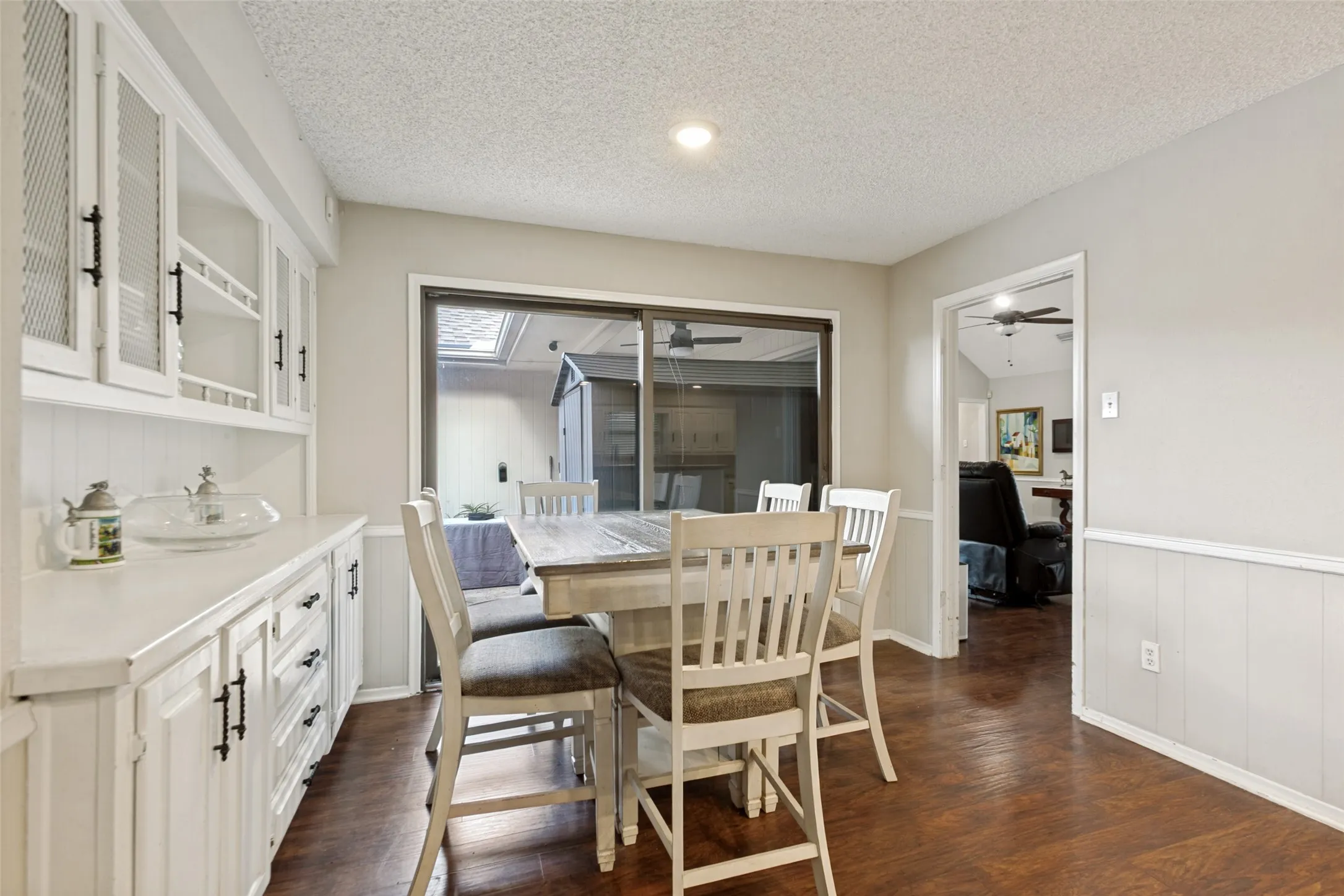 Single Family Residence For Sale in Dallas County , 1203 Grinnell Drive, Richardson, Texas 75081, 4 Bedroom, 3 Bathroom, 2 Garage spaces, 2,235 Sqft, built in 1974, mls#21307780, Real Estate Agent in Richardson, Homes For Sale in Dallas county, Homes For Sale in Richardson, Realtor in Richardson Texas, Real Estate Brokerage Independent Realty Texas, Luminita Cordes Realtor