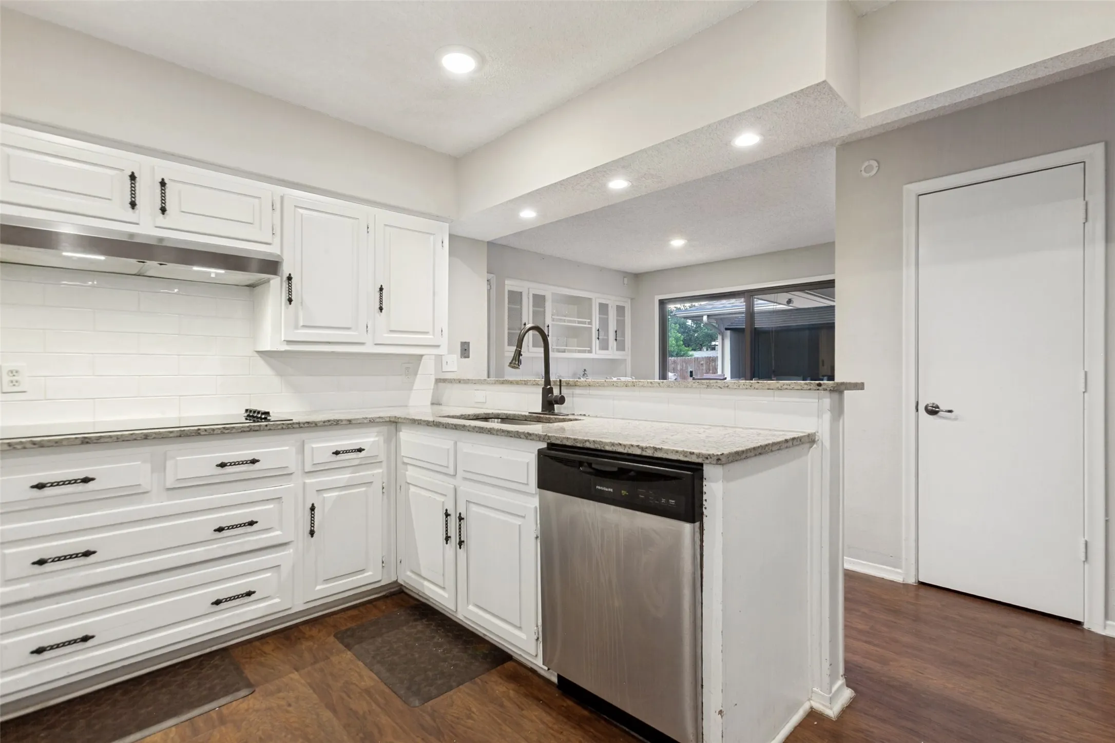 Single Family Residence For Sale in Dallas County , 1203 Grinnell Drive, Richardson, Texas 75081, 4 Bedroom, 3 Bathroom, 2 Garage spaces, 2,235 Sqft, built in 1974, mls#21307780, Real Estate Agent in Richardson, Homes For Sale in Dallas county, Homes For Sale in Richardson, Realtor in Richardson Texas, Real Estate Brokerage Independent Realty Texas, Luminita Cordes Realtor